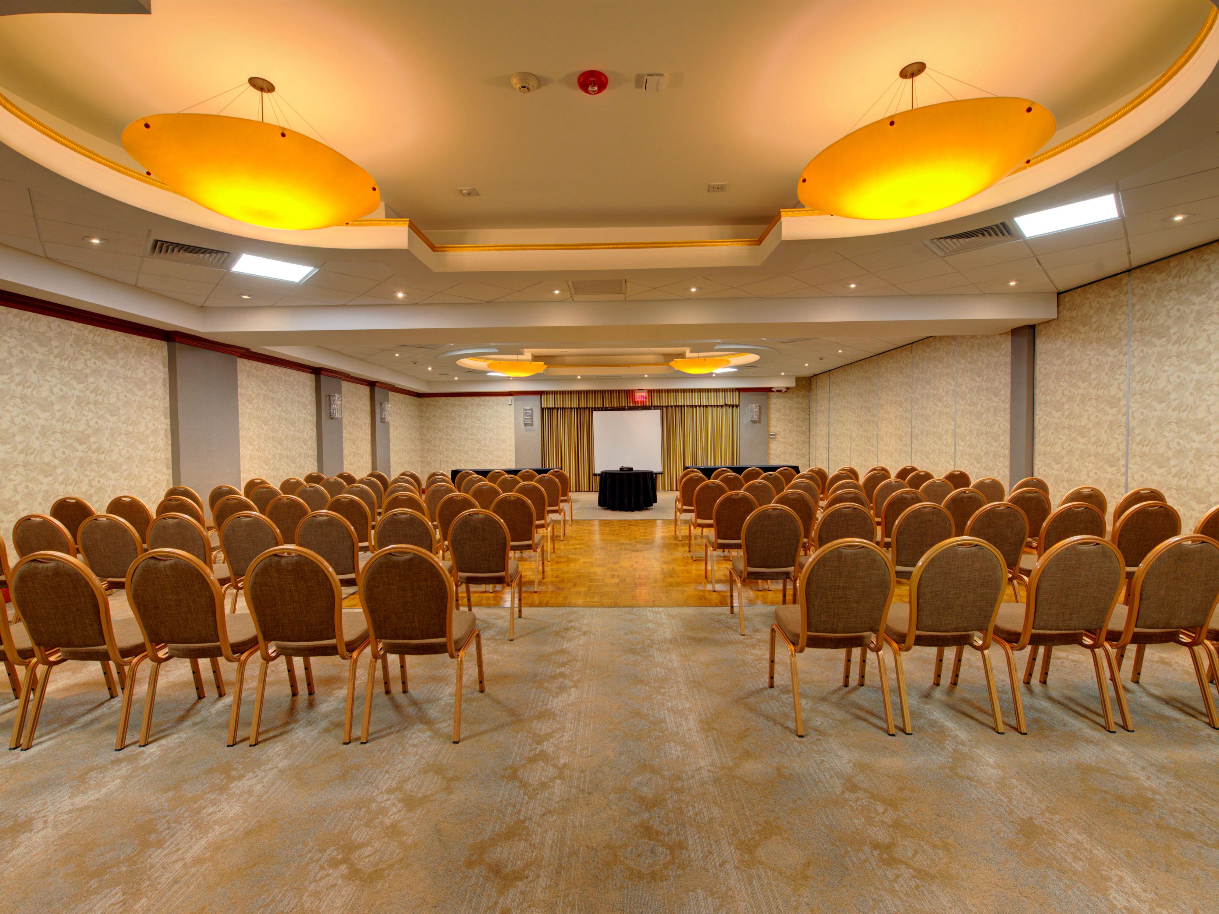 With seven flexible meeting rooms, free Wi-Fi, free parking, state-of-the-art A/V equipment, and customizable catering packages, the Holiday Inn Plainview - Long Island is the perfect setting for board meetings, conferences, trade shows, and formal dinners. Our experienced staff can assist with planning your event.