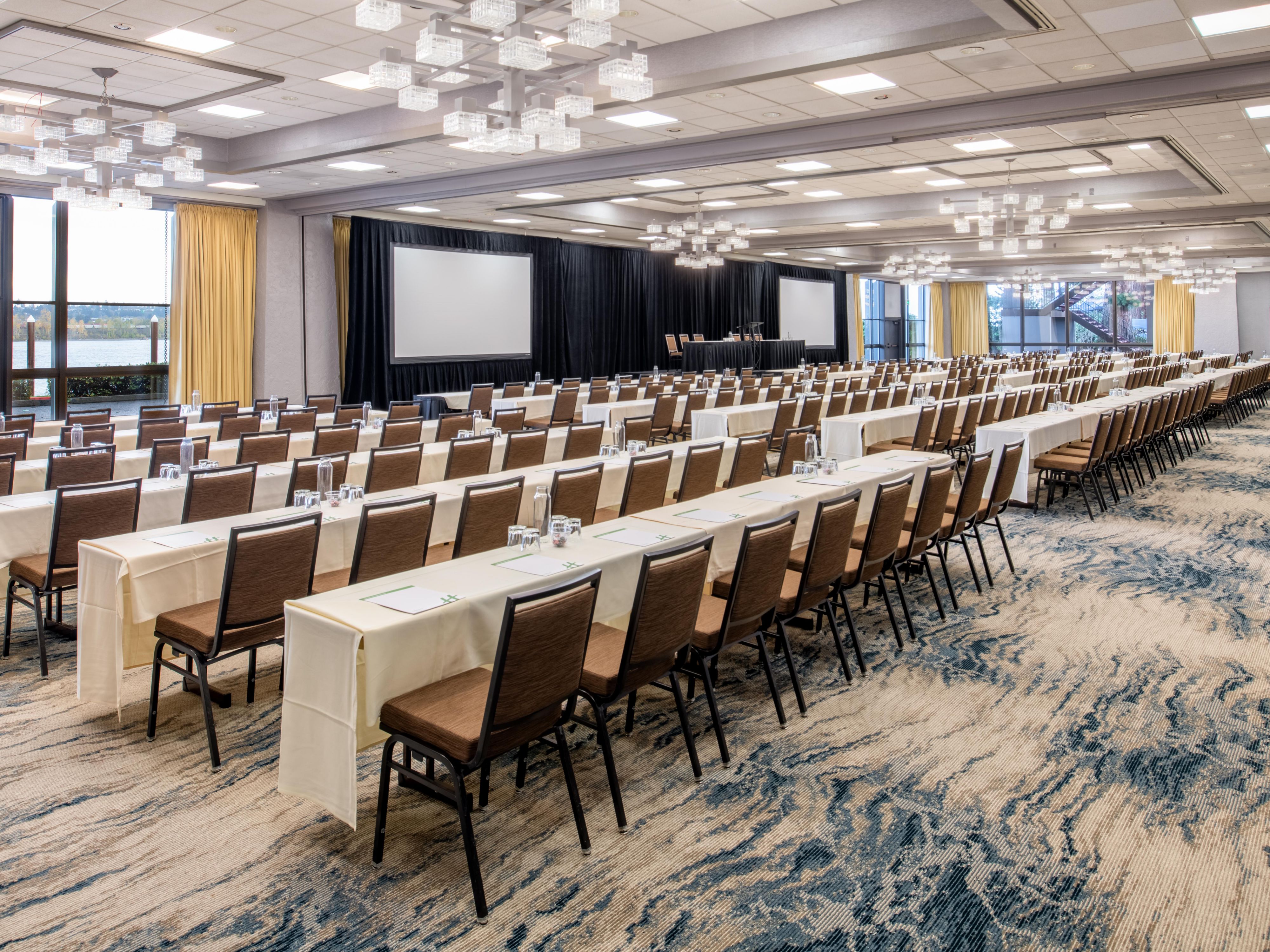 Host your meetings, conferences, weddings, and social gatherings in 41,000 square feet of flexible space with 19 rooms. Our hotel features the 18,000-square-foot Grand Ballroom and the Mt. St. Helens Ballroom with floor-to-ceiling scenic views of the Columbia River. Let our team help plan your Portland events, from catering to audiovisual support.