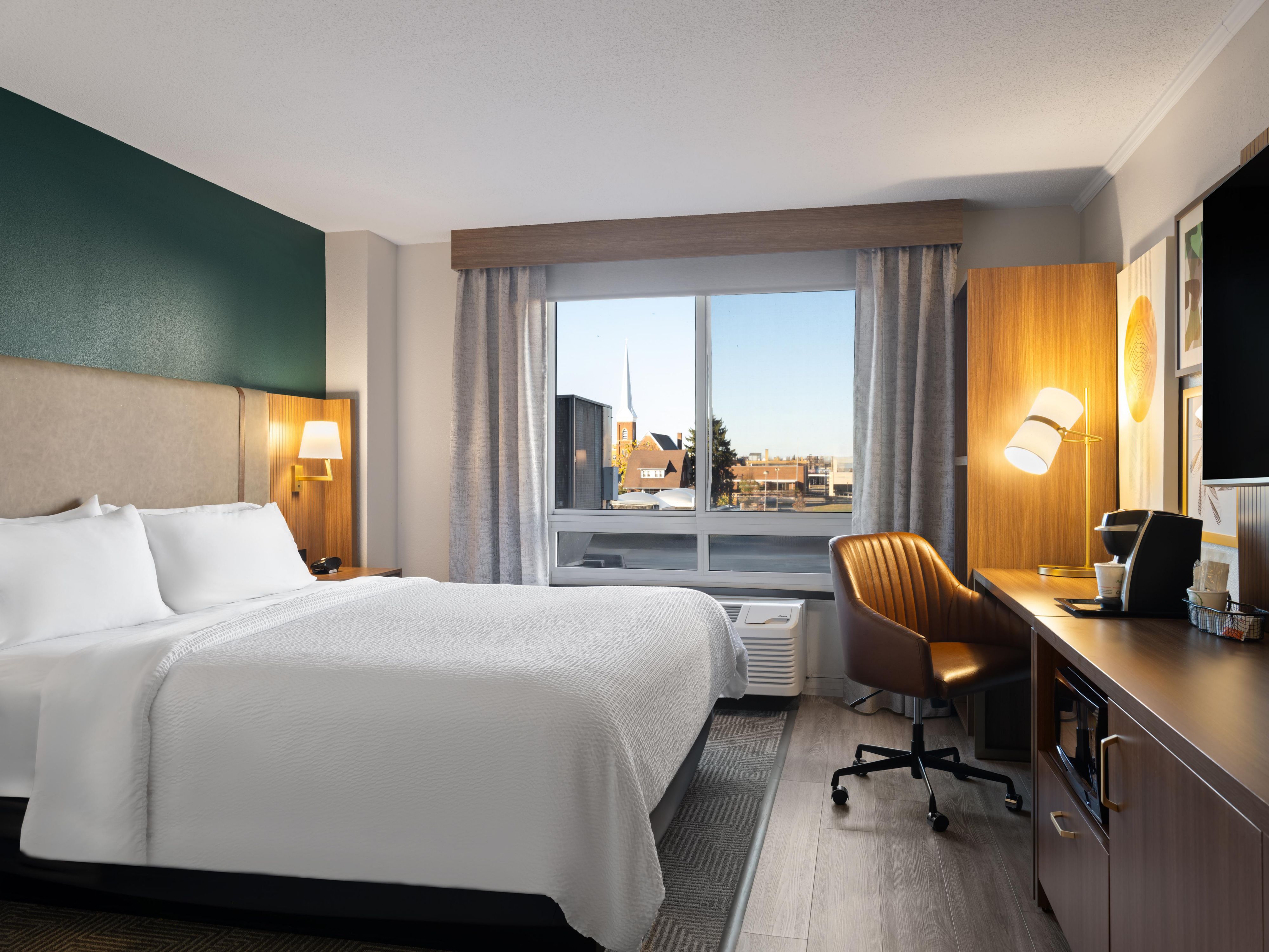 Wake up in a Holiday Inn Portsmouth Downtown hotel guestroom and expect the best in home-away-from-home room amenities. Enjoy complimentary high-speed Wi-Fi internet access, controllable in-room air conditioning, and a work space with accompanying lamp. Guestrooms also come with mini fridges and tea makers for an unparalleled level of comfort.