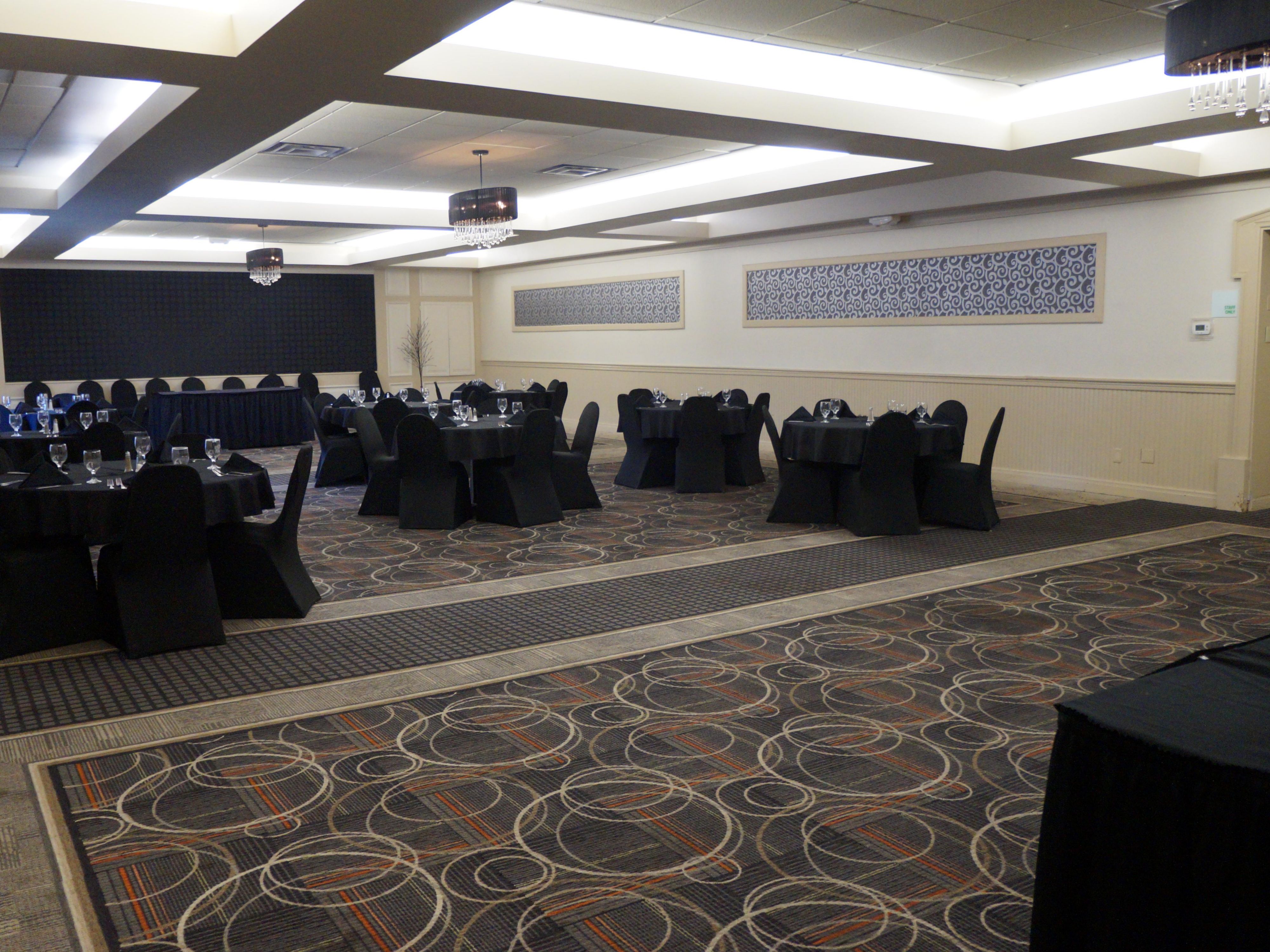 Whether it's for a business meeting or an elegantly decorated wedding, we have the venue for you.