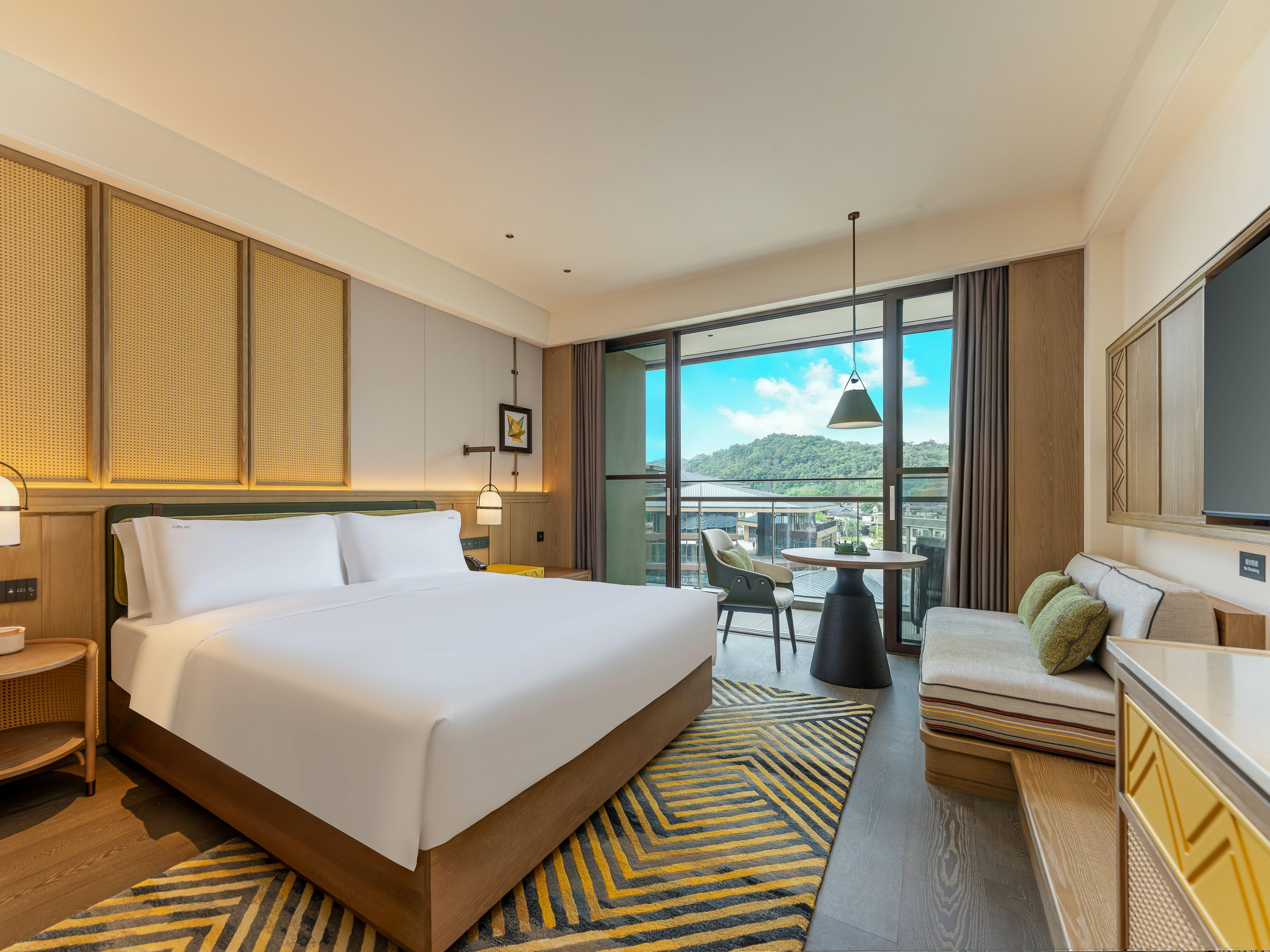 Queen Bed Guest Room