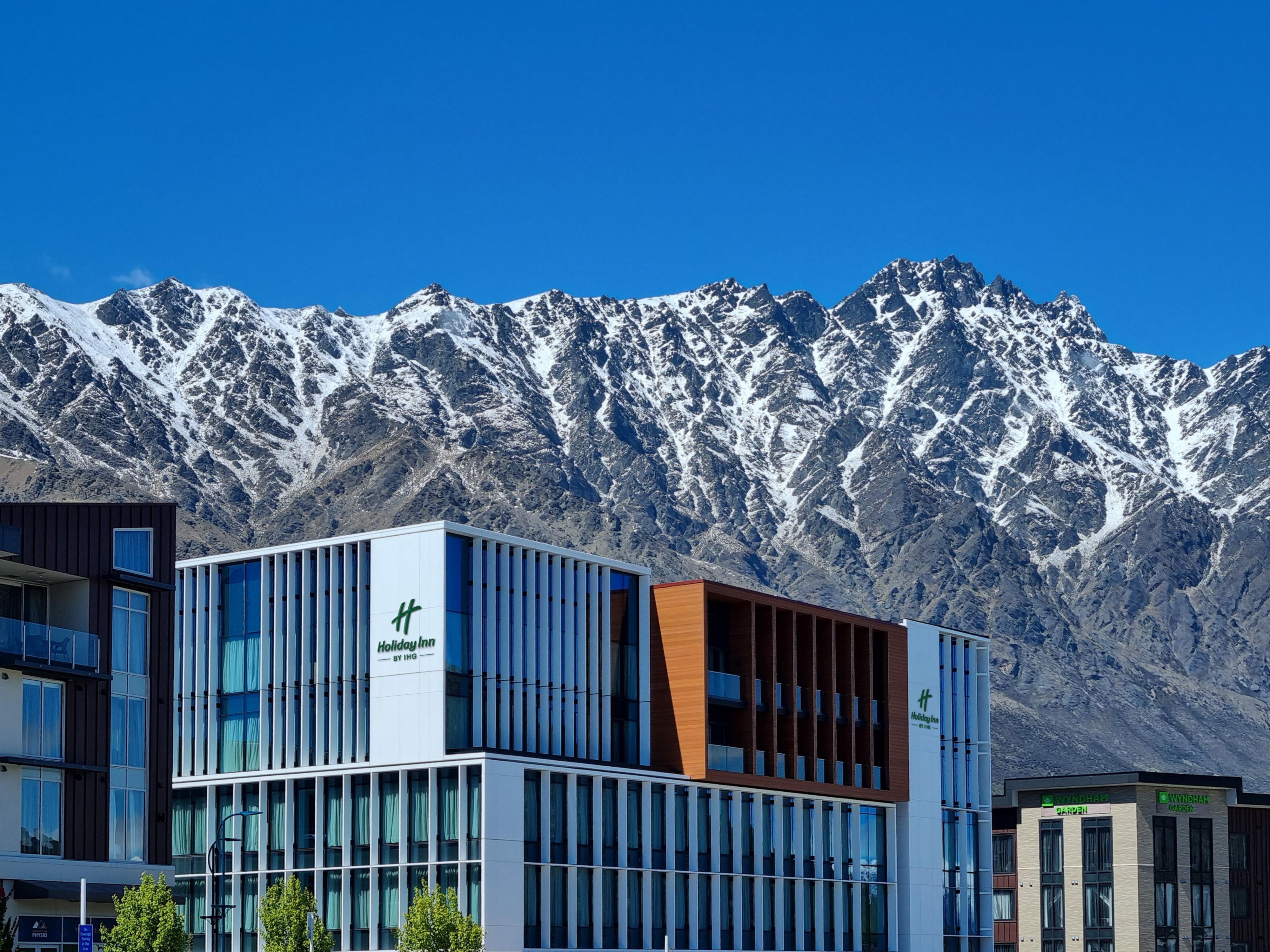 Holiday Inn Queenstown Remarkables Park: Your Gateway to Adventure