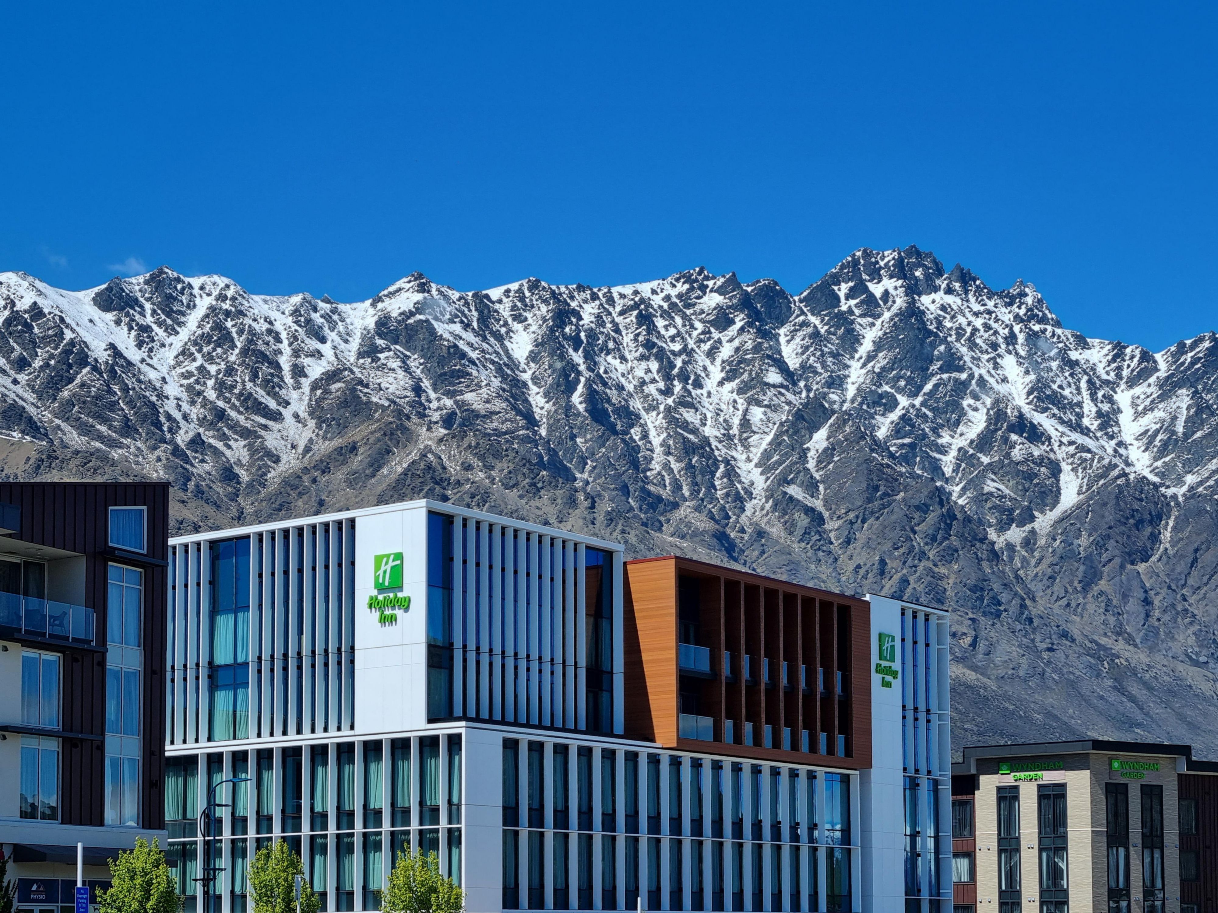 Holiday Inn Queenstown Remarkables Park: Your Gateway to Adventure