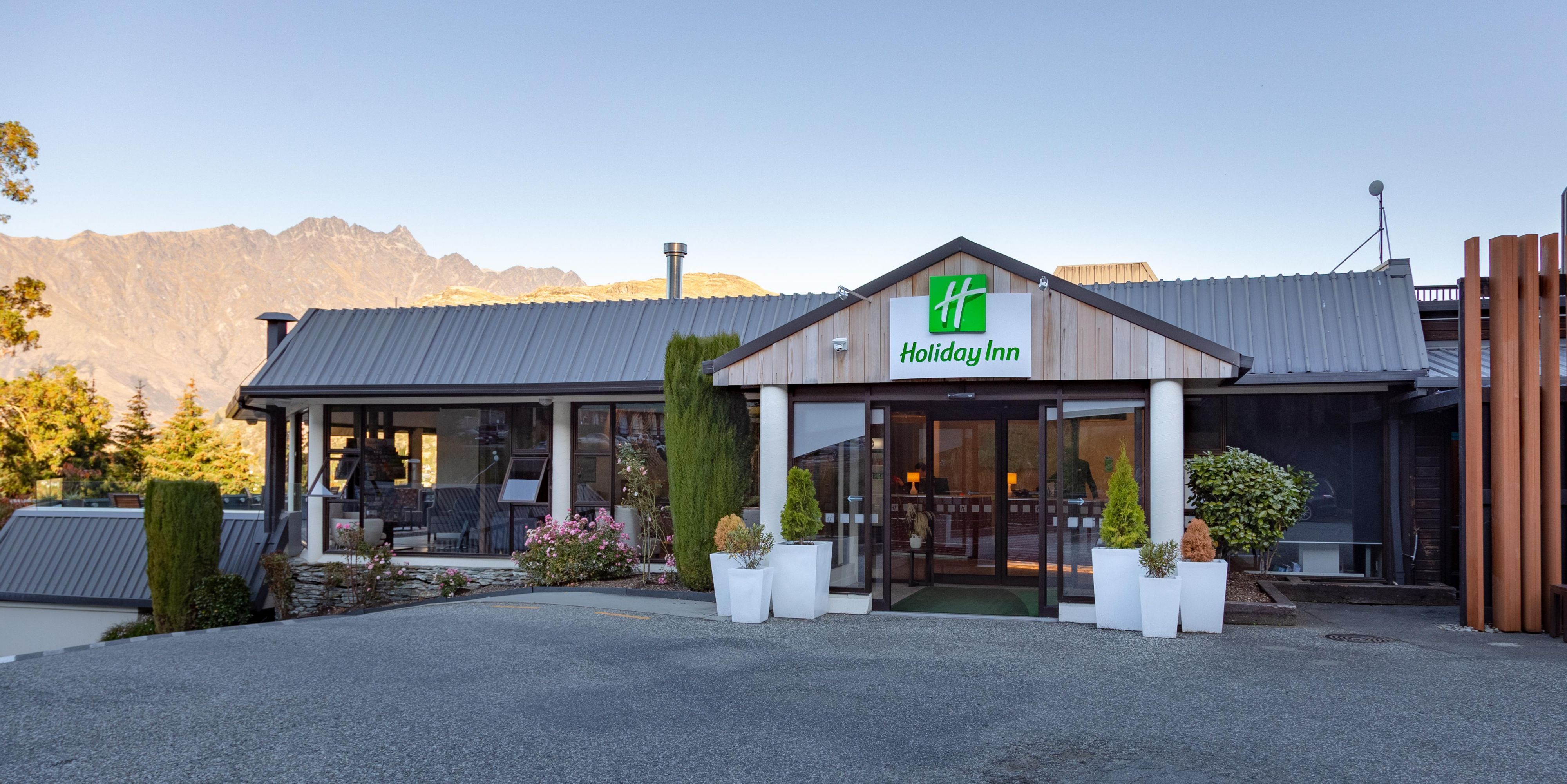 Top 12 Hotels in New Zealand by IHG - February 2025