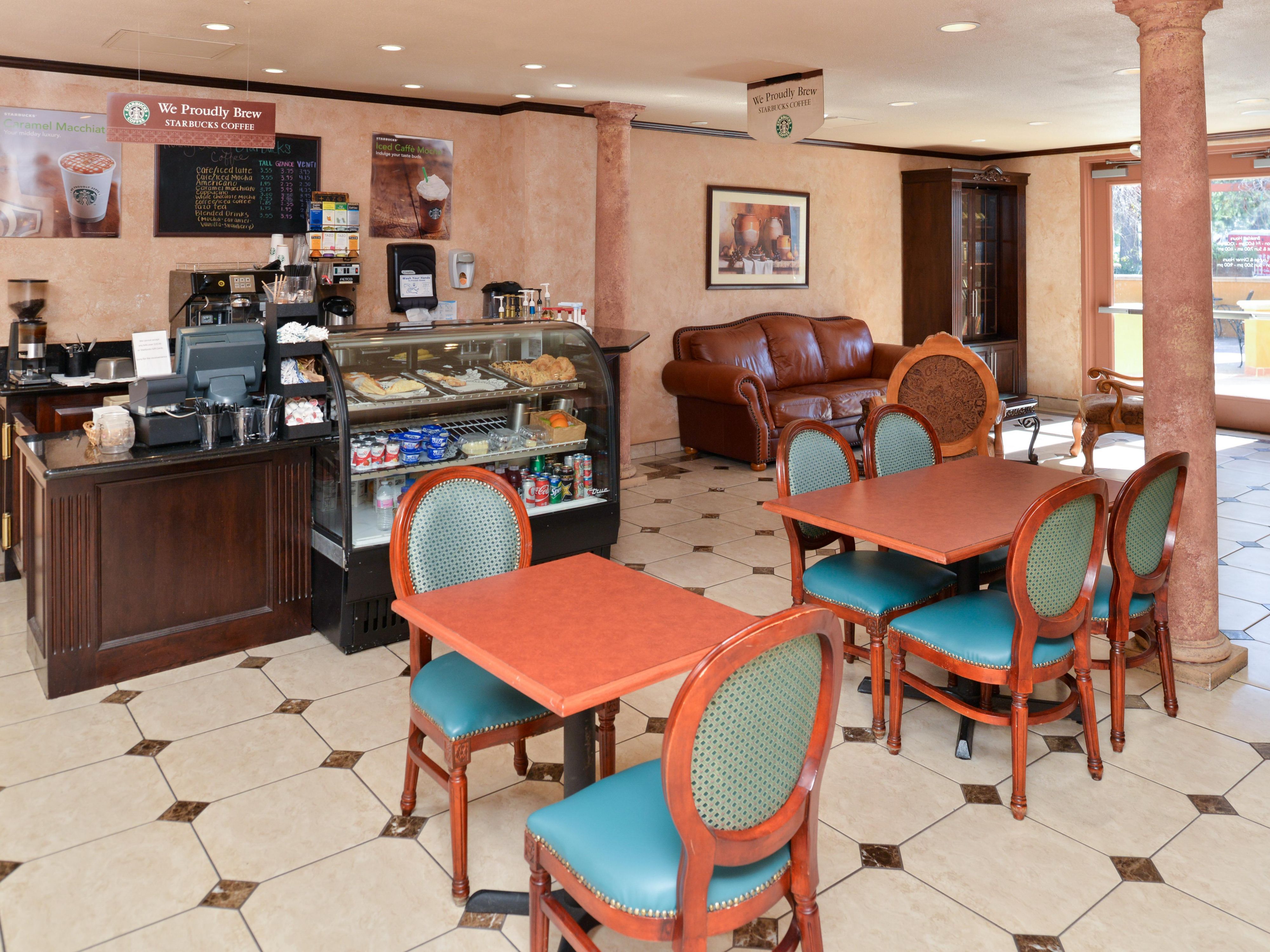 Enjoy enticing food & drink at our Venetian Court Restaurant & Lounge — start your morning with cooked‑to‑order breakfast, return for an elegant dinner and dessert, or unwind after a full day. Savor cocktails, wine, or draft beer during our daily Happy Hour in a warm atmosphere with Venetian‑Tuscan flair.