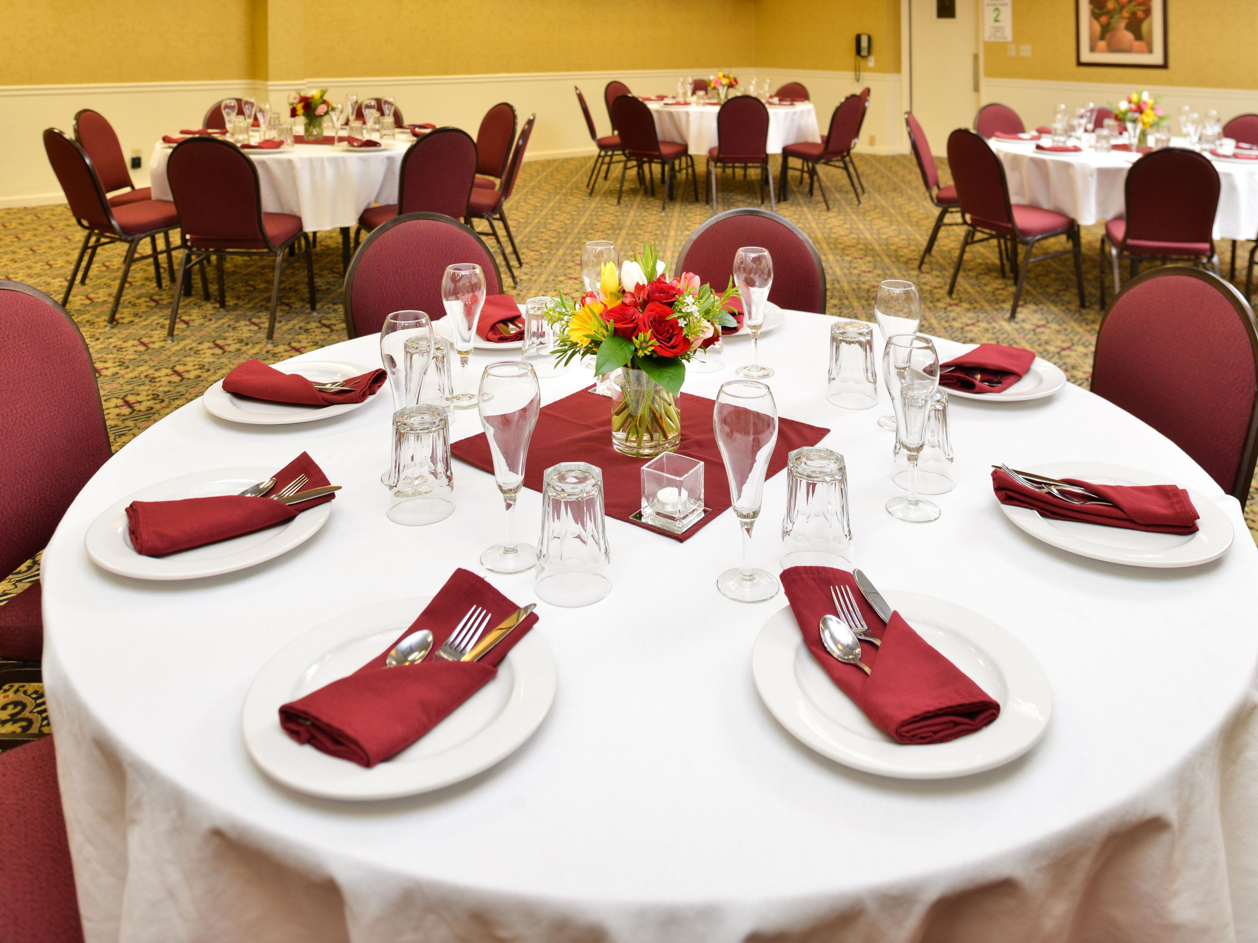 We have 1,584 square feet of meeting space available. Host your next meeting, wedding, or conference with us!