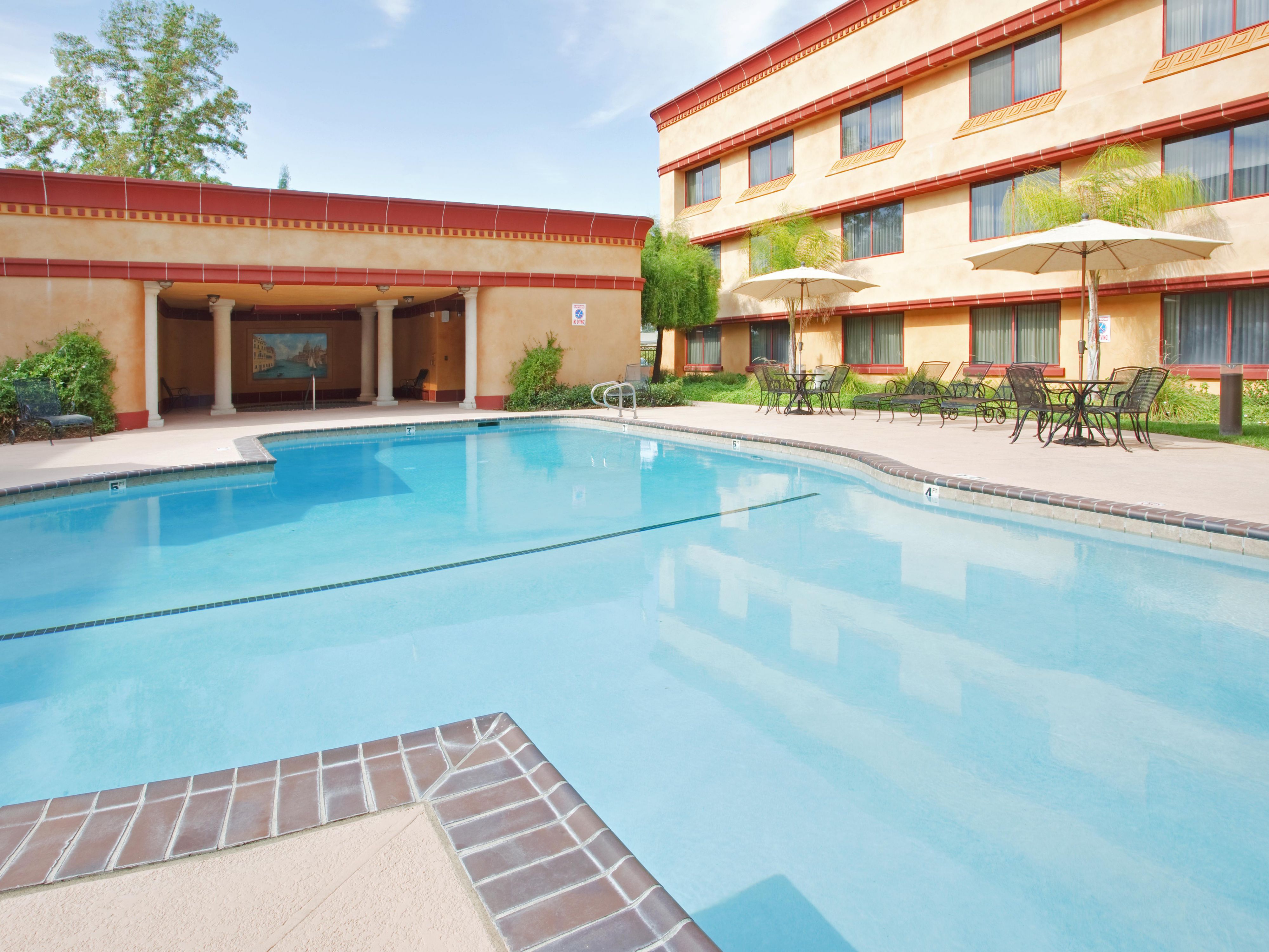 Enjoy free high-speed Wi-Fi, a fitness center, outdoor pool, and comfortable rooms—all at one of the top pet friendly hotels in Rancho Cordova. No need to search bars in Rancho Cordova—our on-site bar offers a popular happy hour Rancho Cordova guests love, perfect for unwinding after a busy day.