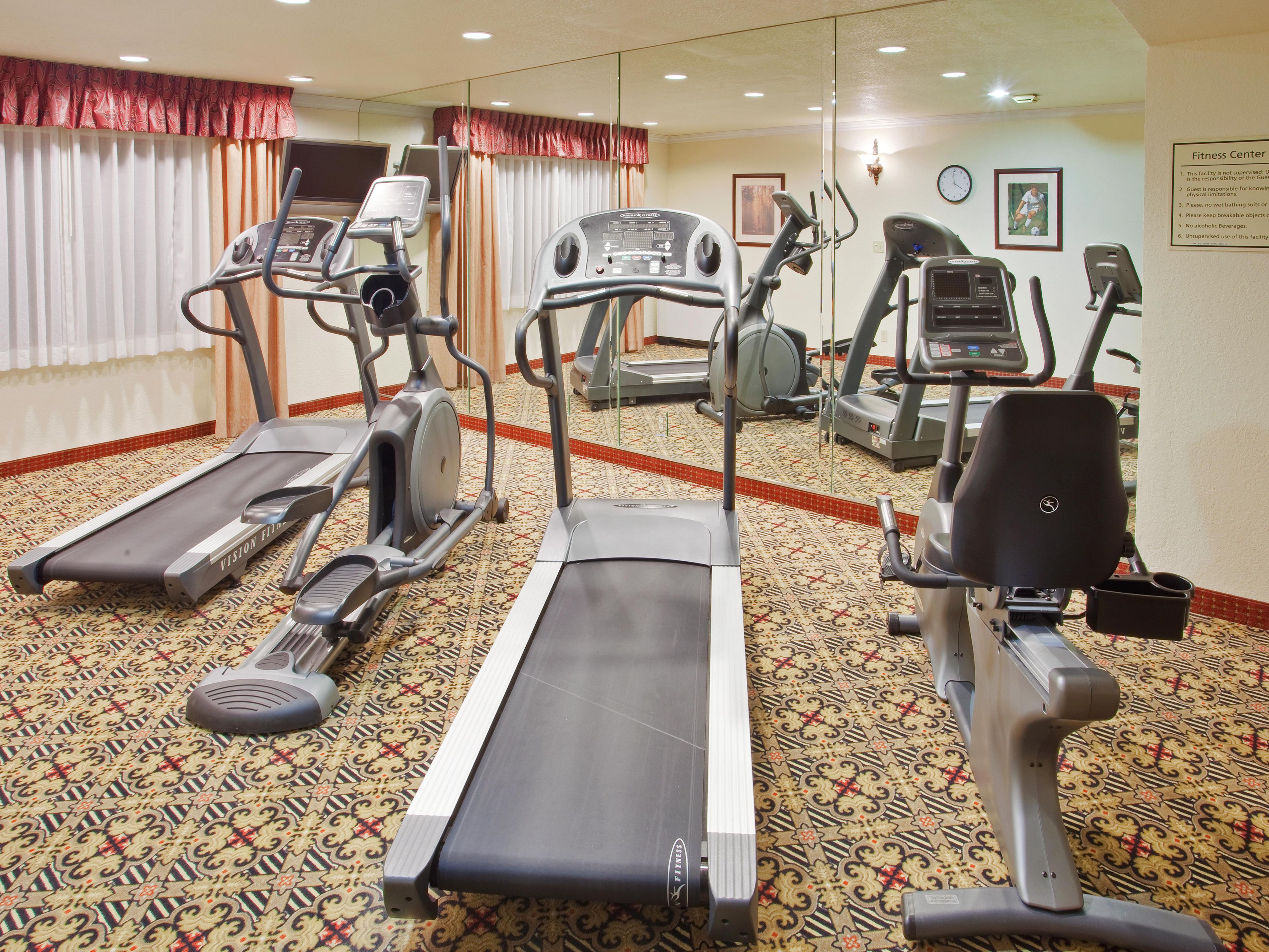 Experience attentive, personalized hospitality and memorable services from check‑in to check‑out. Unwind in our sauna and whirlpool, stay active in the fitness center, enjoy free Wi‑Fi and daily housekeeping. In a warm atmosphere where every stay is relaxing, refreshing, and truly unforgettable.