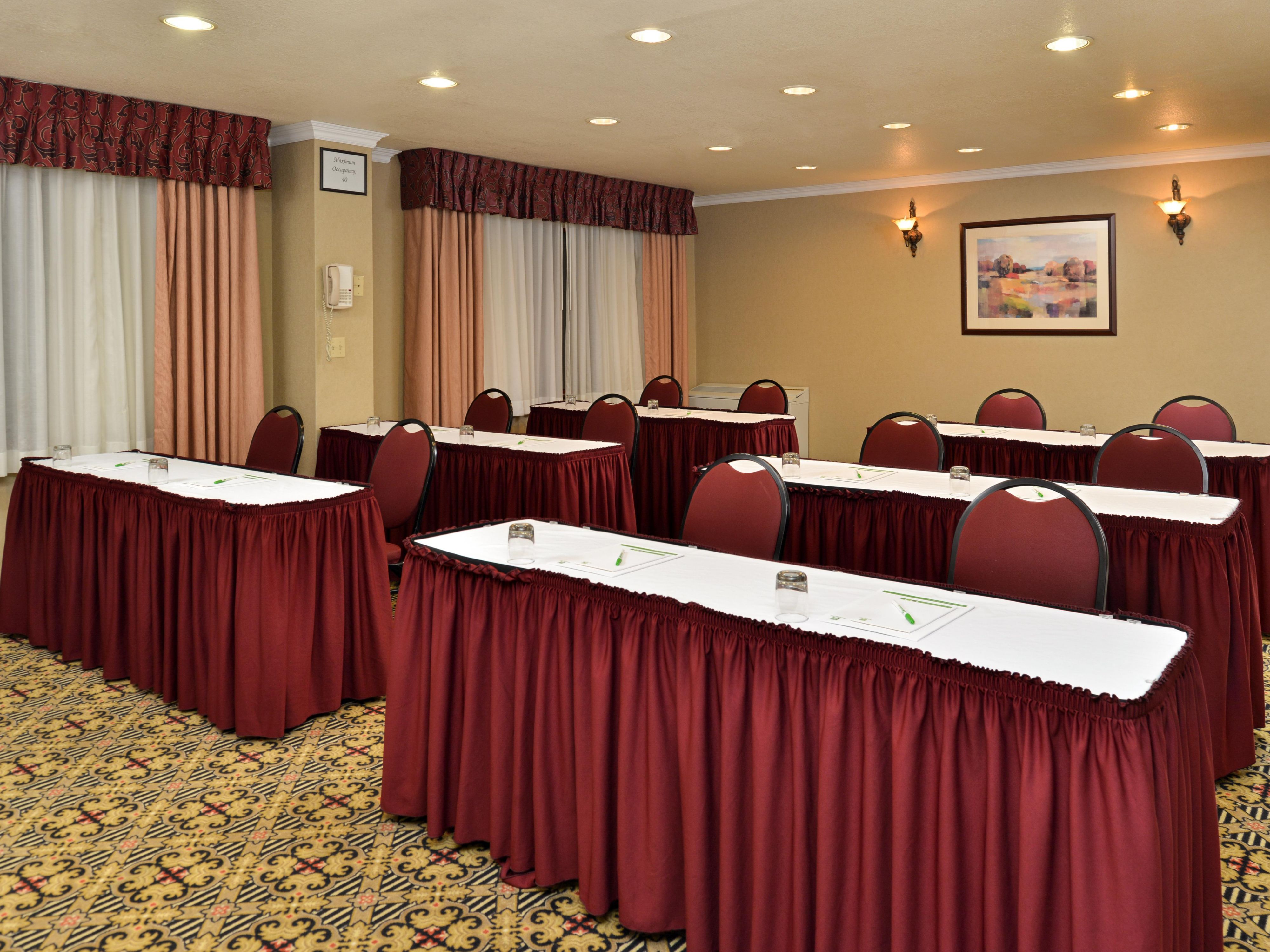 The Holiday Inn Sacramento Rancho Cordova offers inviting gathering places perfect for meetings, celebrations, or get-togethers. With over 1,584 square feet of flexible event space plus catering and event support, it’s designed to make every event easy and memorable.