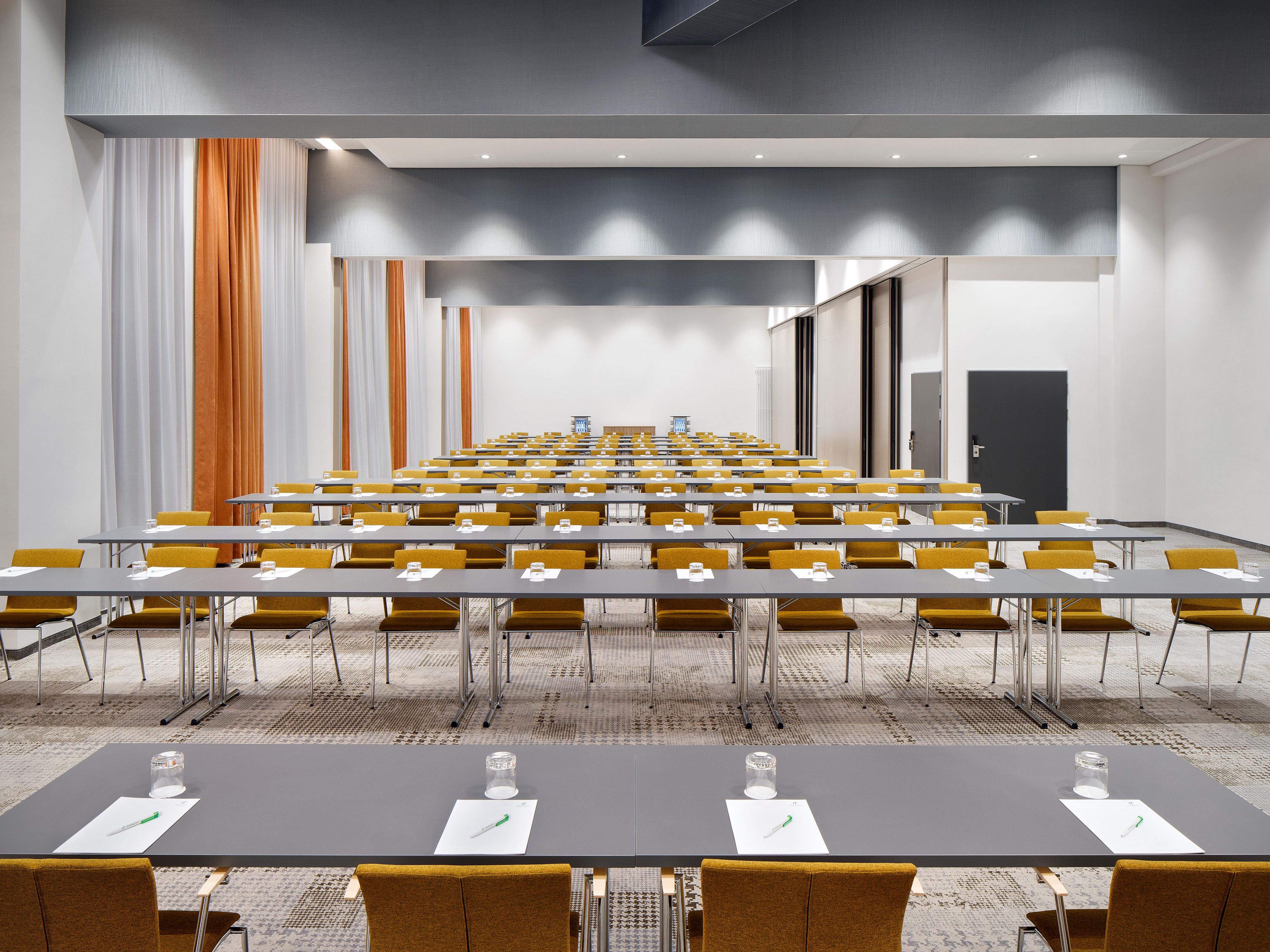 Find our five conference rooms on the first floor, all with natural light, modern amenities, and individually combinable for up to 110 people. 
We will be happy to support you with your planning