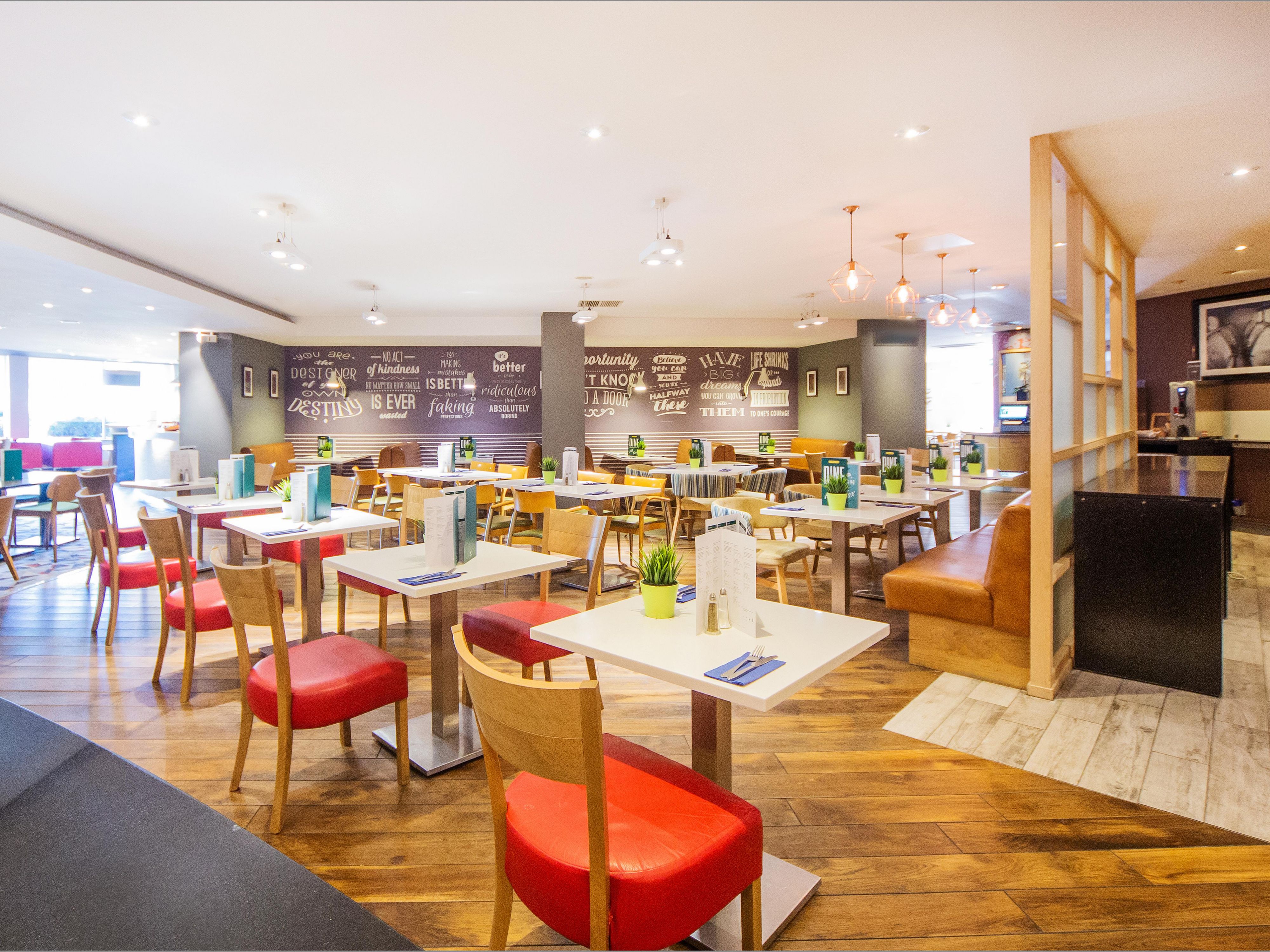 Our modern, stylish Open Lobby at Holiday Inn Reading South offers a warm welcome and exceptional service. The Open Lobby offers all-day dining and serves a selection of dishes sourced from the best British sustainable ingredient.