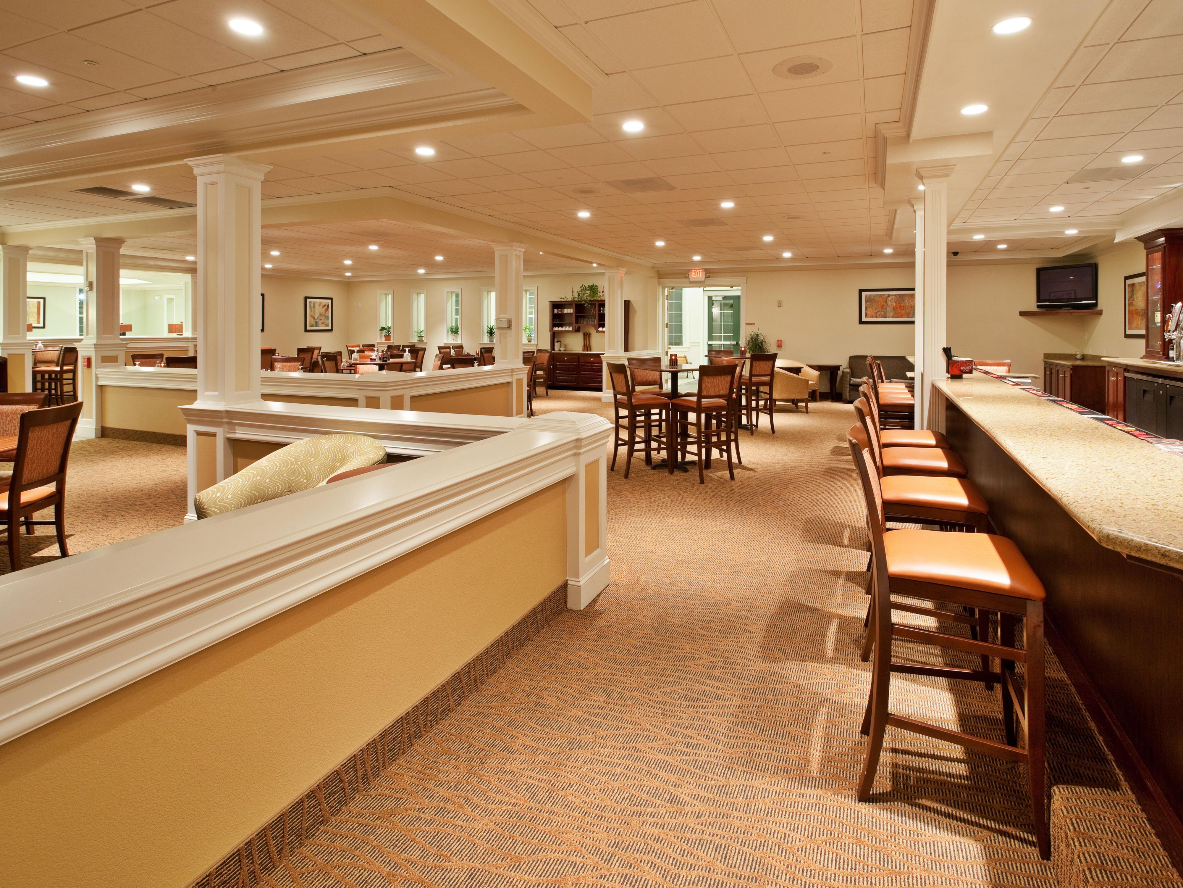 Savor on an array of menu items from our perfectly grilled steaks to mouthwatering pasta dishes. Unwind from your day with our selection of craft beers, wine and cocktails. Offering vegan and vegetarian options.
Open for Breakfast Monday to Friday 6am to 10am, Saturday and Sunday 6am to 11am, and Dinner 5pm to 9pm.
