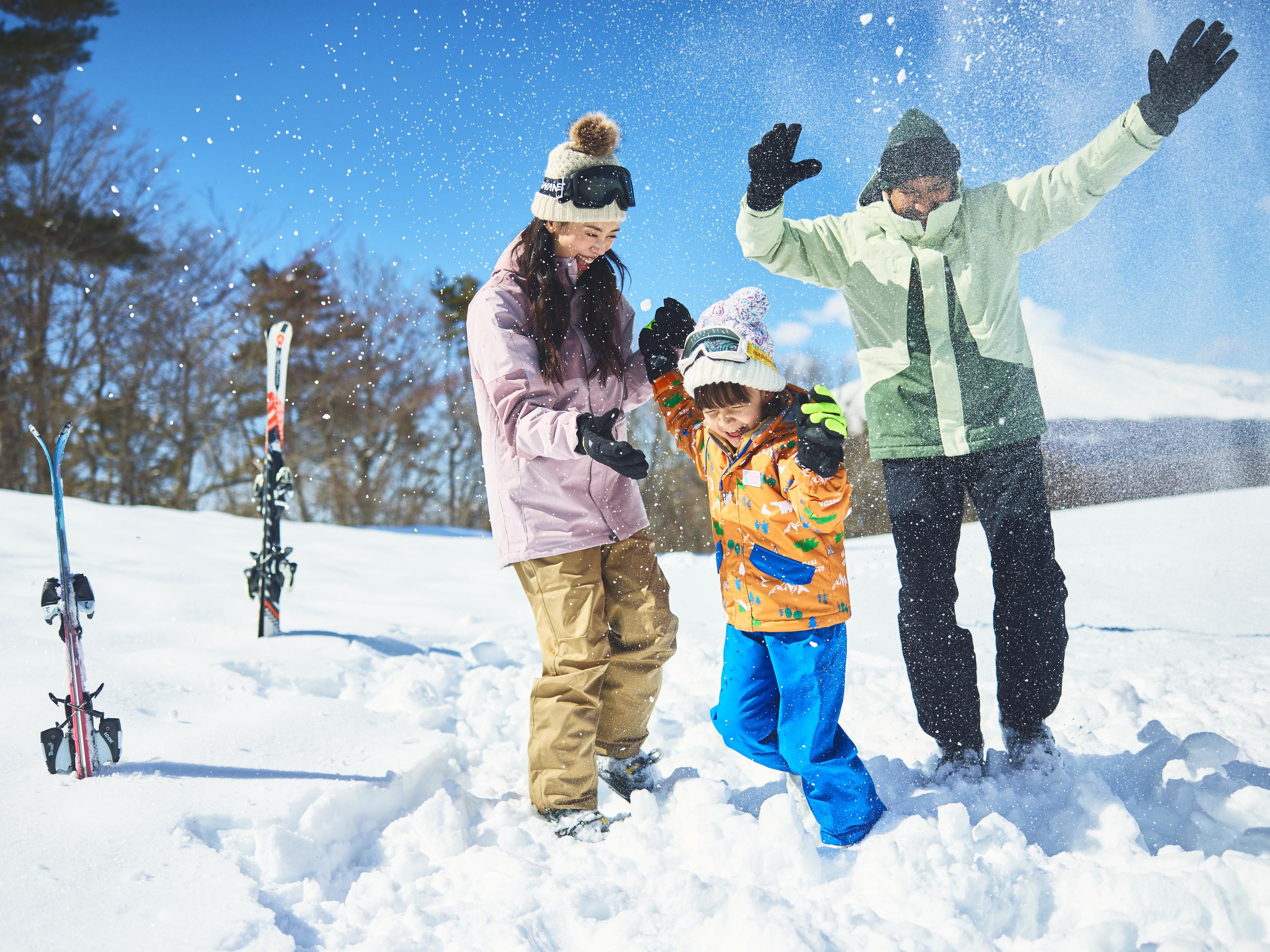 Enjoy seasonal activities year-round, from skiing in December and March to golfing from April to November. Immerse yourself in Karuizawa’s fresh air and natural sounds. Refresh your body through outdoor adventures, and unwind in our hot springs after a fulfilling day of activity.