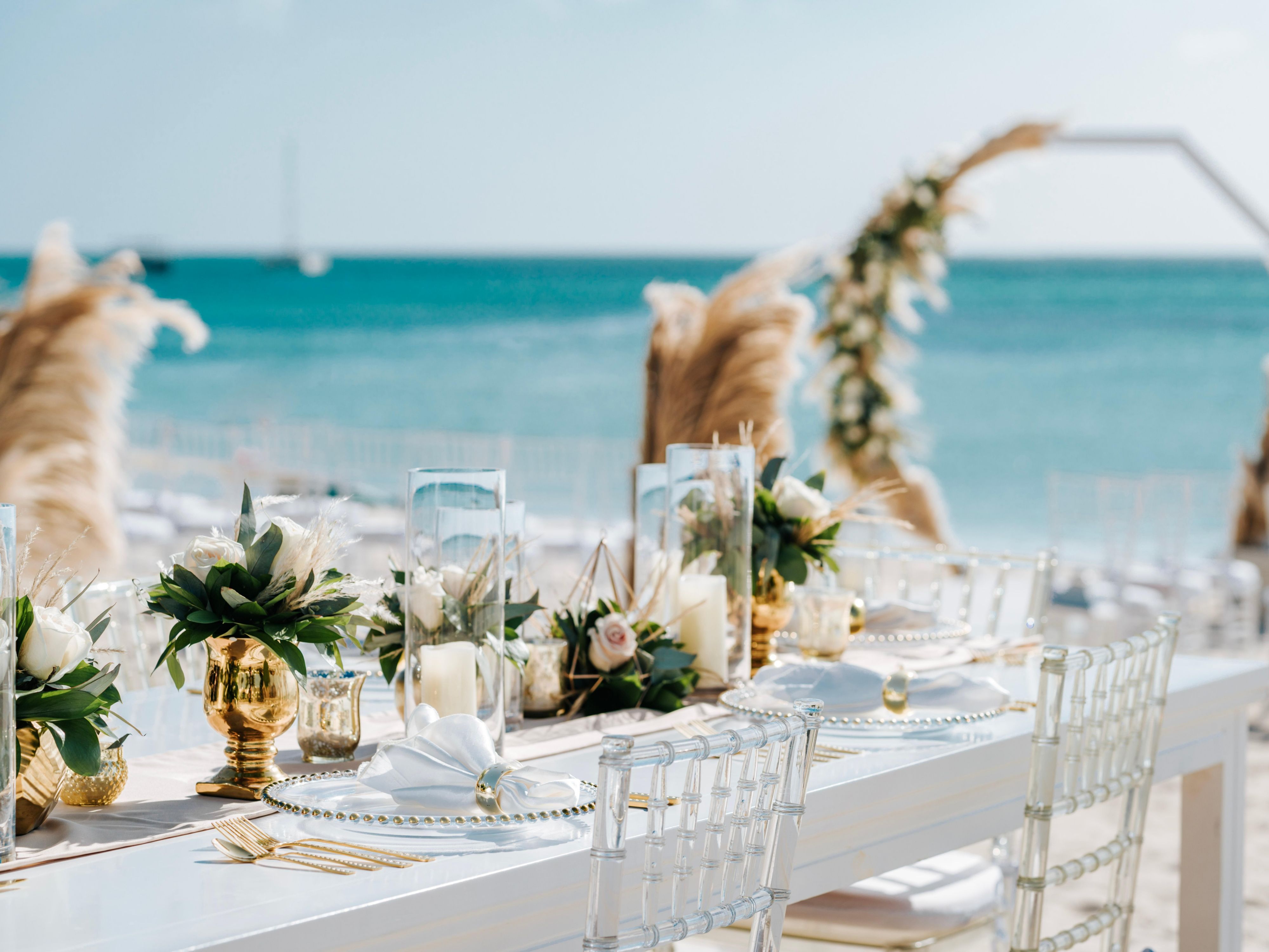 Celebrate your dream destination wedding at Holiday Inn Aruba with the Caribbean Sea as your backdrop on the pristine beaches on Aruba. Our Wedding team is ready to assist you in planning the perfect wedding on one of the most beautiful beaches in the world. Discover below how to start planning your wedding in Aruba.