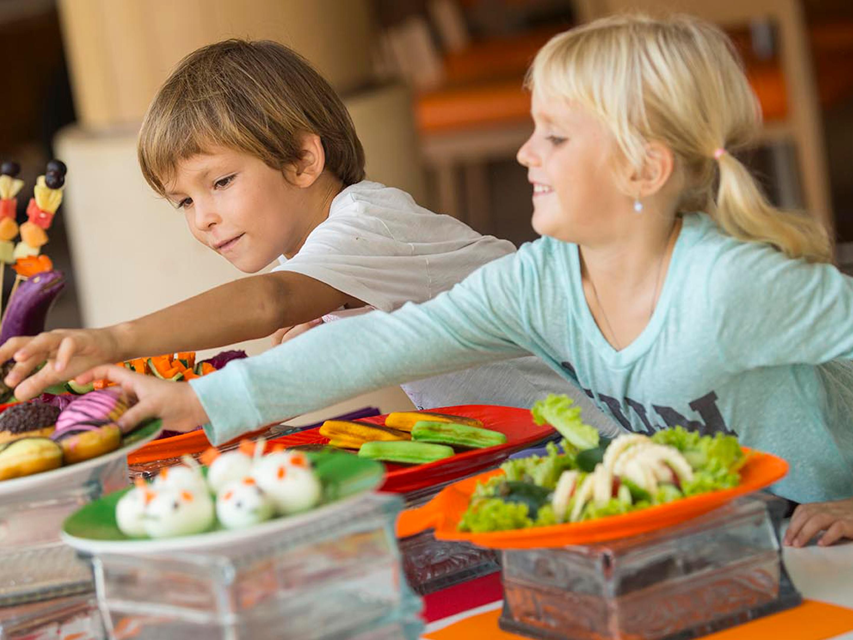 Our commitment to family-friendly hospitality means that children aged 12 and under stay for free when sharing their parents' room. Plus, up to four kids, also aged 12 and under, enjoy complimentary dining at any time of the day at our Palms Restaurant. We believe in creating unforgettable family moments.