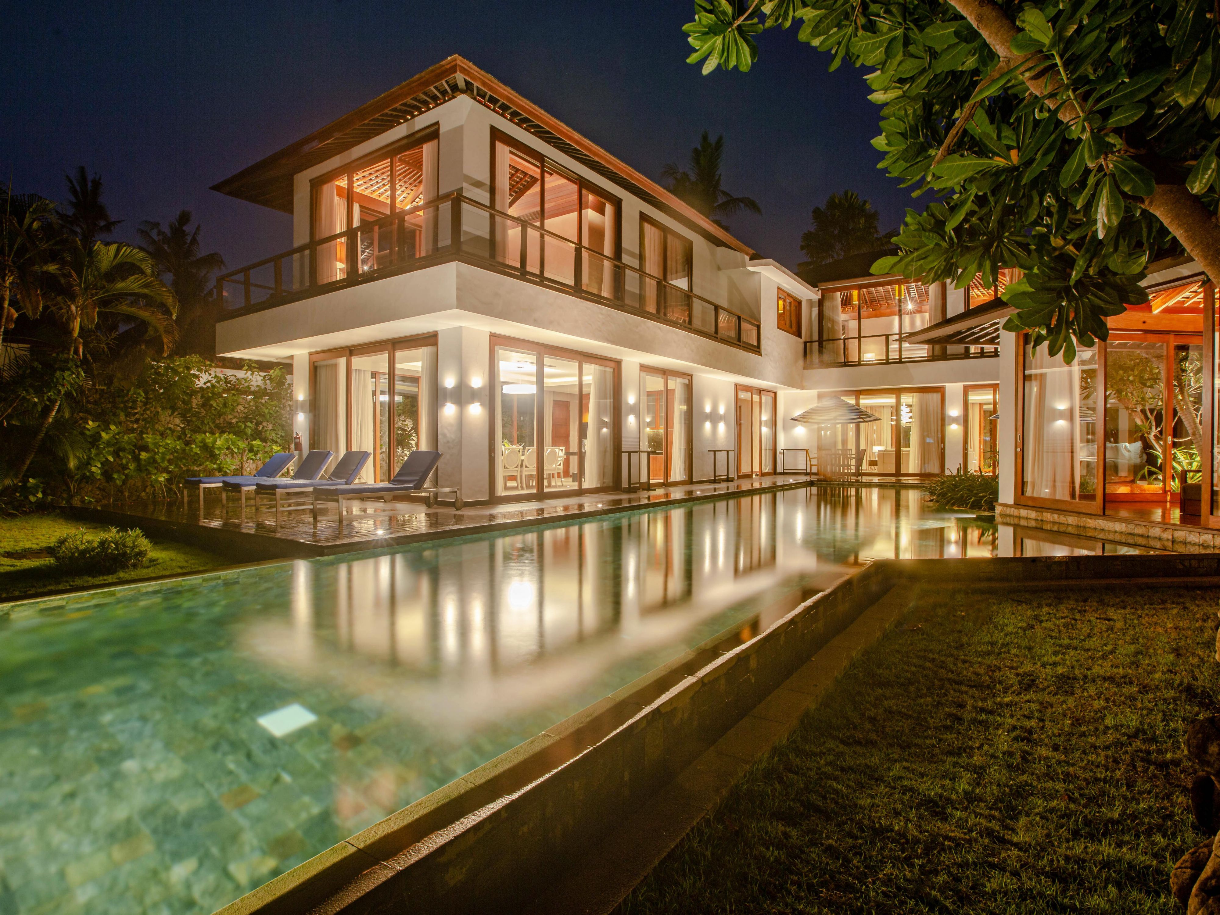 Offering a spacious Four Bedrooms Pool Villa (500 m2) situated in a private area among beautiful tropical gardens right on the Beachfront. 