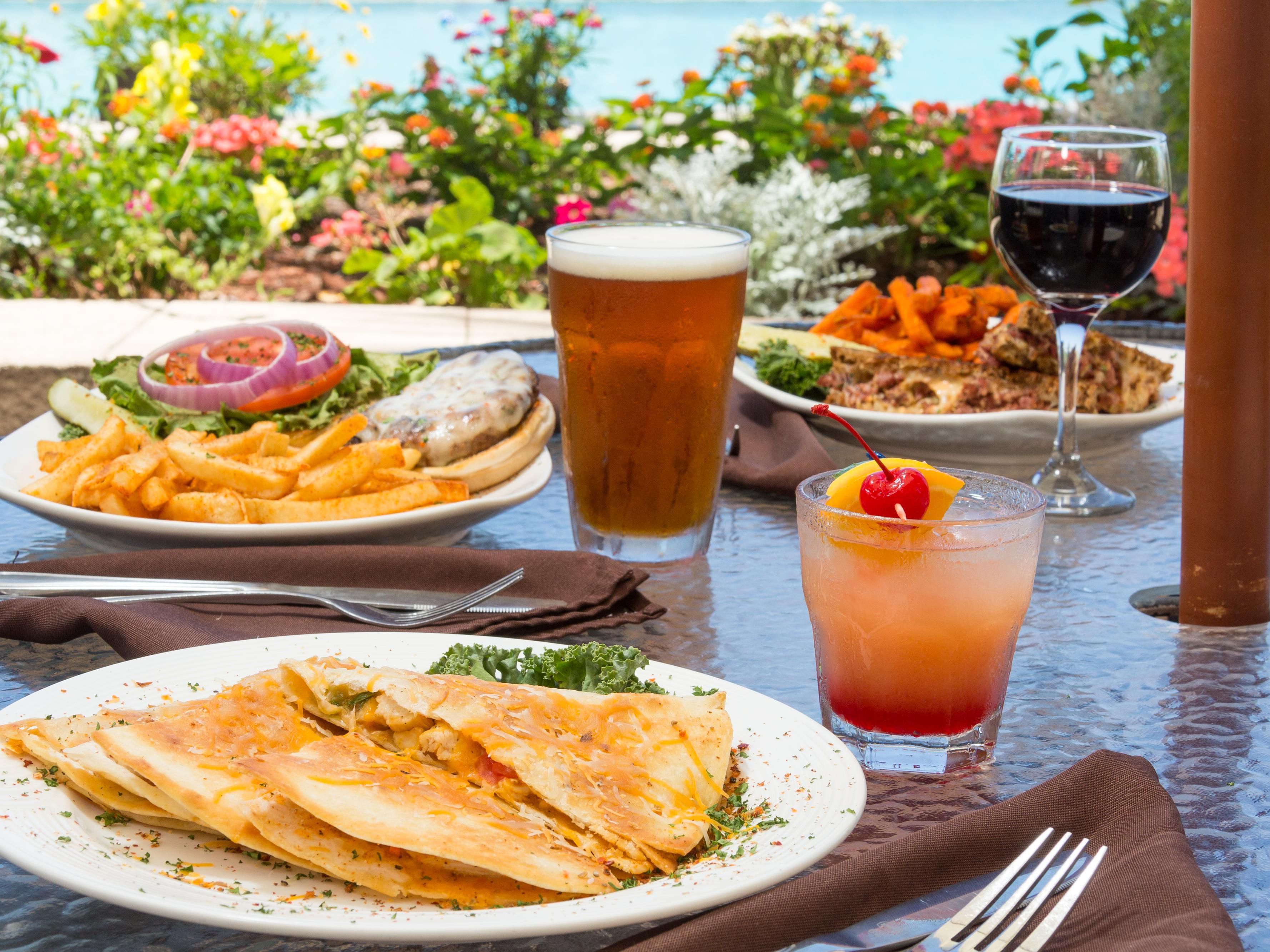 Enjoy Oceanfront Dining in our H20 Bar and Grill. Open daily for Breakfast, Lunch and Dinner, H2O is a casual restaurant offering sandwiches, burgers, seafood, steak and pasta dishes. Enjoy breathtaking views of the Atlantic Ocean and sparkling pool while you enjoy a refreshing cocktail and a delicious meal!