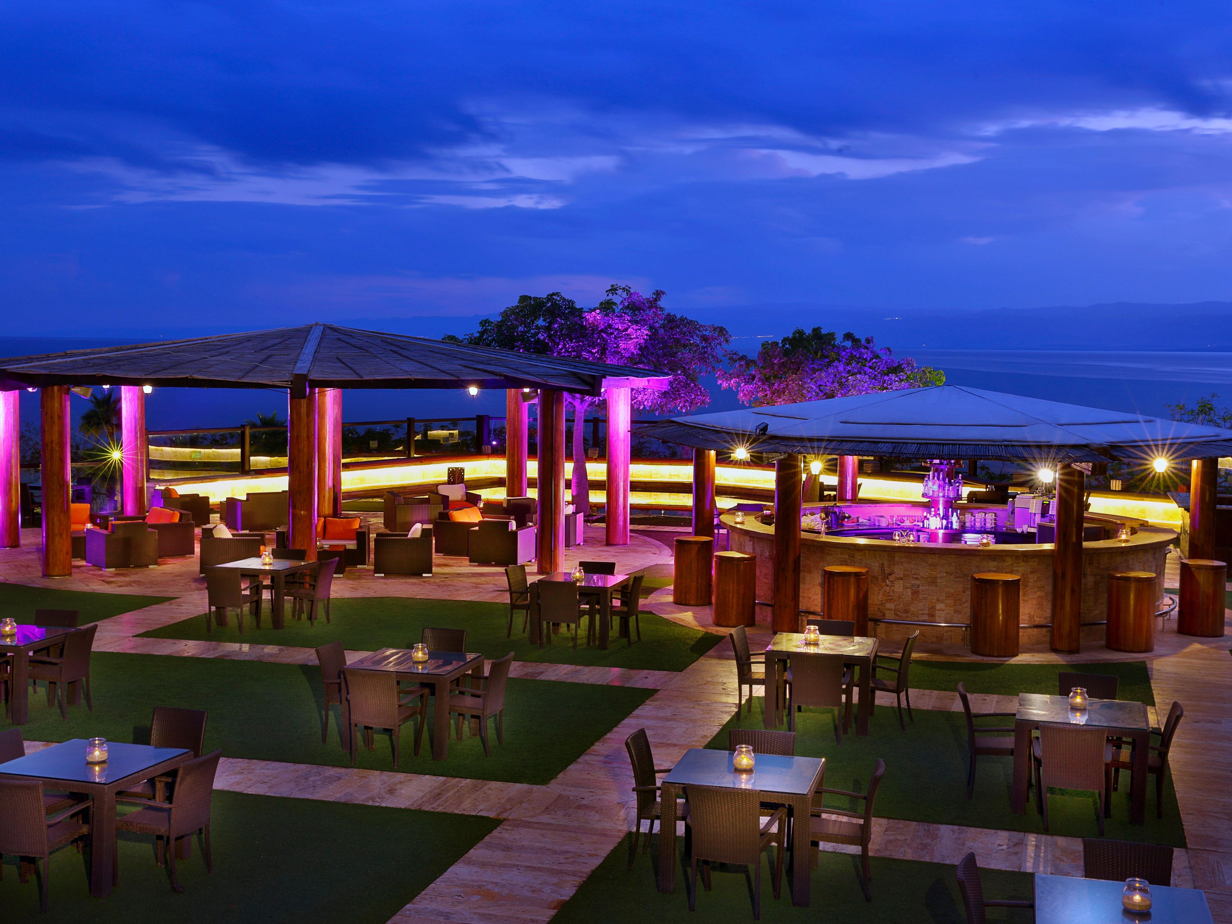 Step into a night of enchantment at Horizon Terrace, where the magic unfolds beneath the stars. Be swept away by the elegance and energy of live belly dance performances and dynamic DJ beats. 

Let the rhythm take over as you indulge in an unforgettable evening of music, dance, and vibrant entertainment.