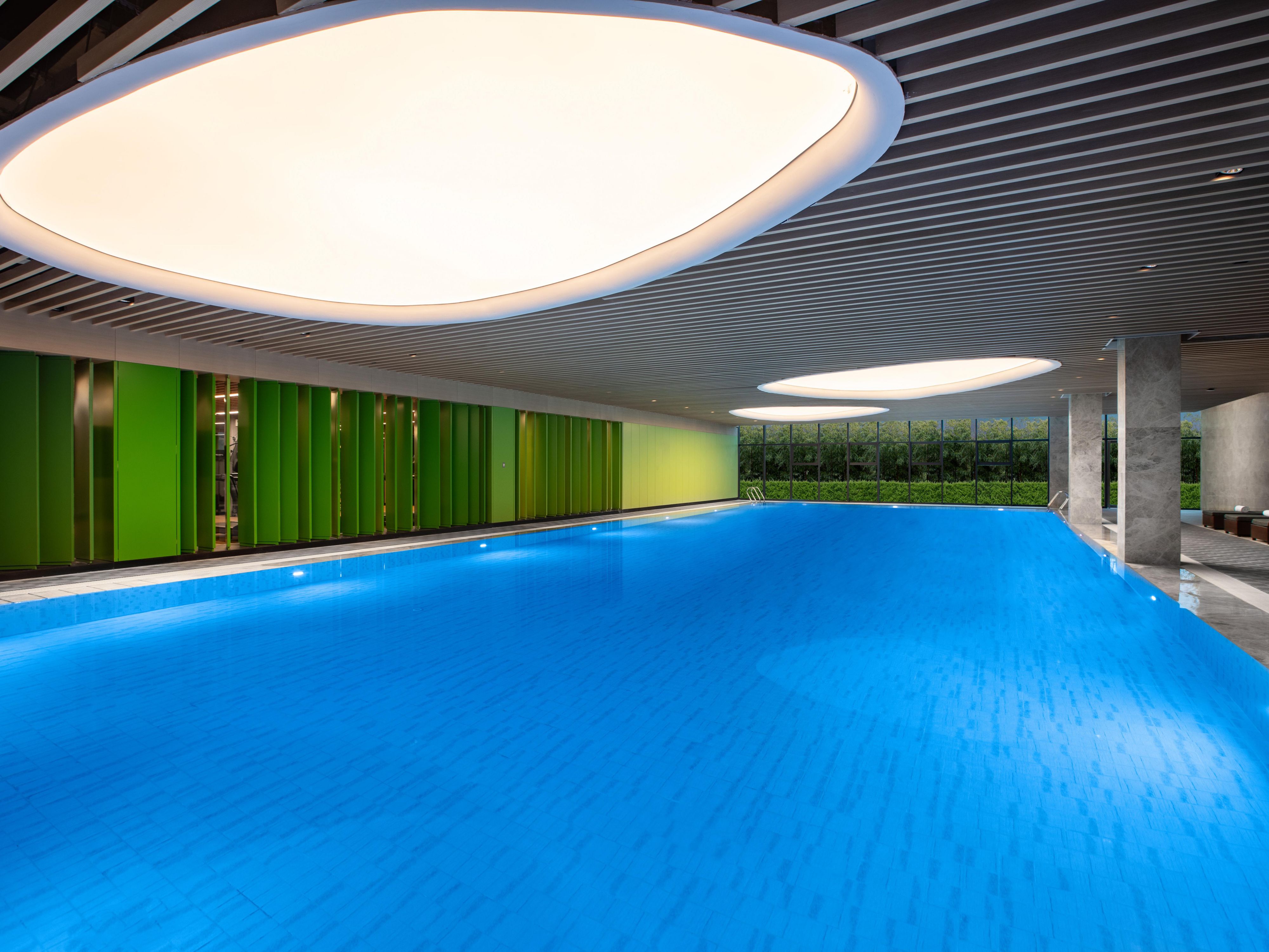 Indoor swimming pool is equipped with a state of the art running water circulation system and thermostat. The comfortable workout environment can help you feel energized and refreshed.