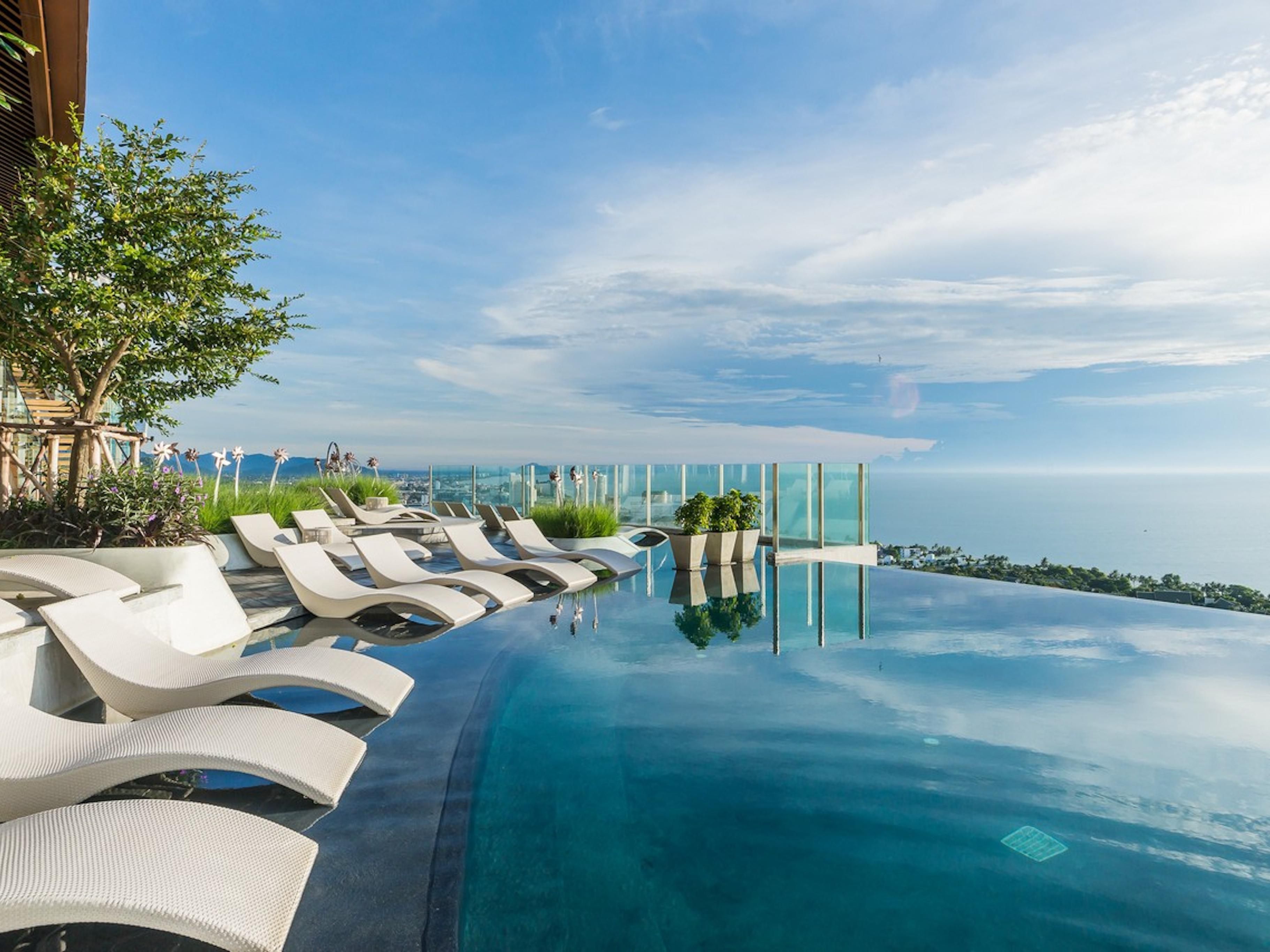Swim, splash, float and glide with the stunning views at our infinity rooftop pool in two stunning edgeless pools that become one with the horizon. Recline on lounge chairs on the shallow step of the pool, or set up for the day on our undercover pool deck with room to relax, read and play.