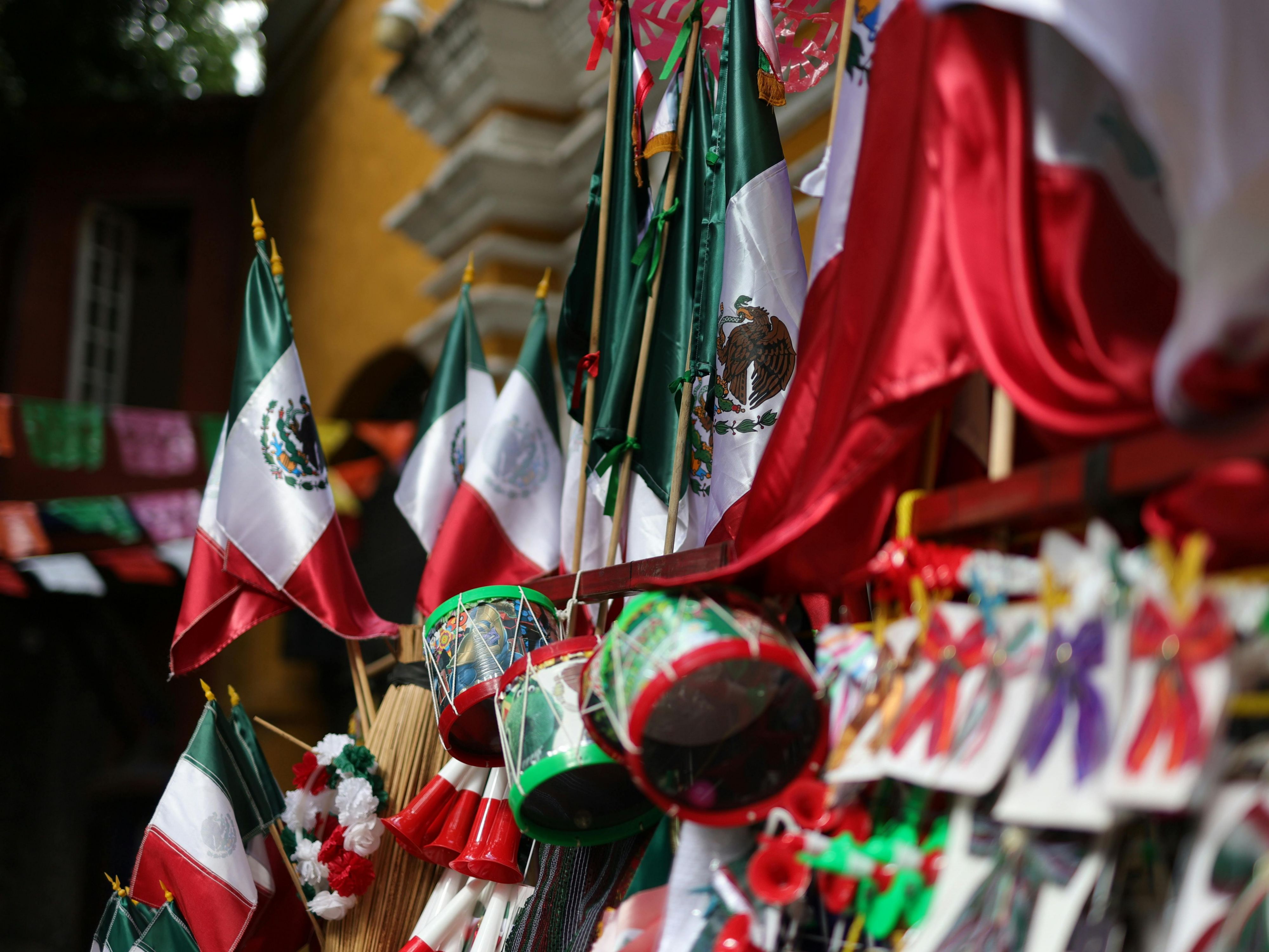Looking for all inclusive resorts Ixtapa for Independence Day? Celebrate September 15th with traditional pozole, regional mezcal, folkloric dances, mariachi, and fireworks by the beach. Experience the spirit of Mexico at Holiday Inn Resort Ixtapa!