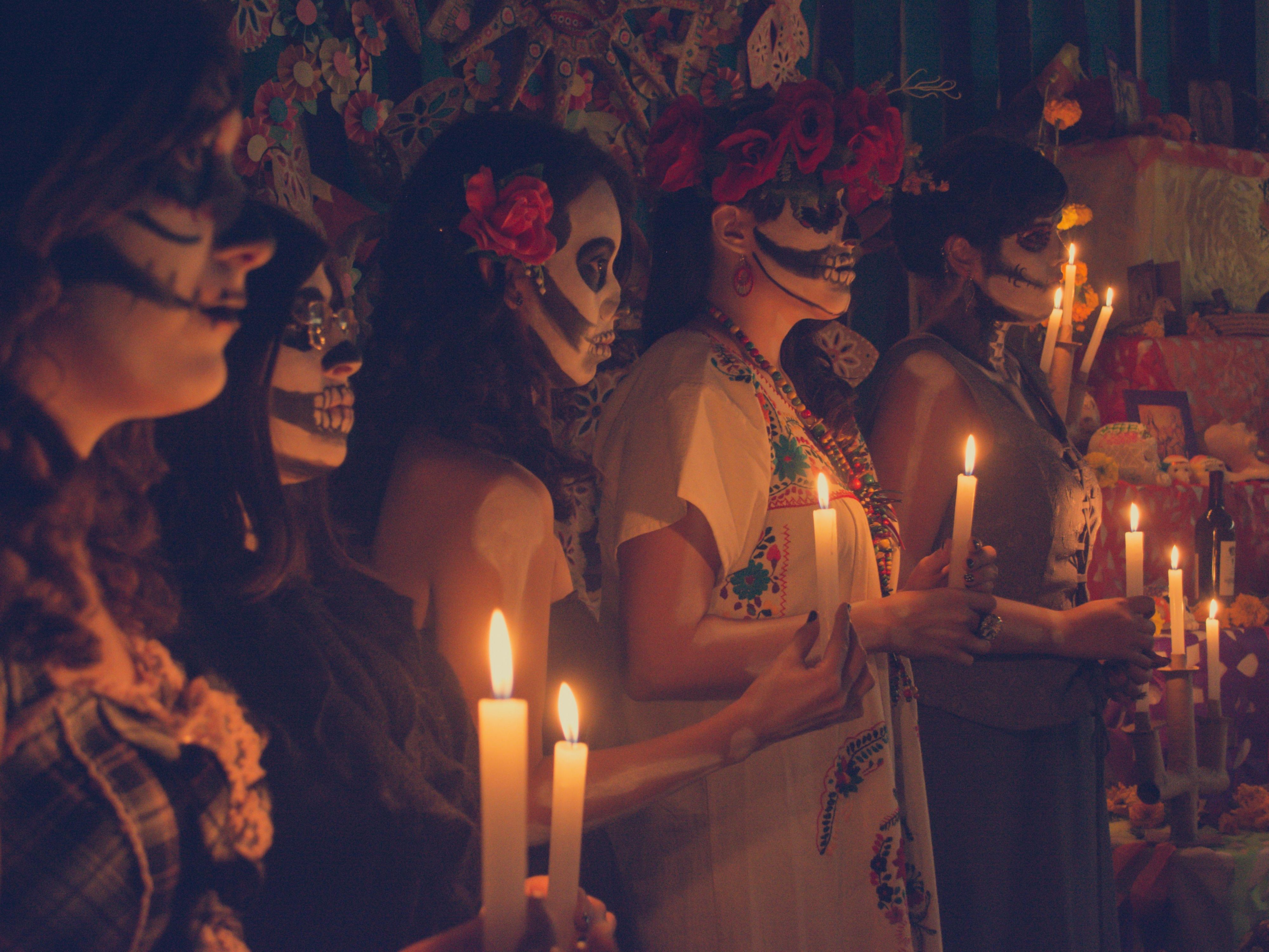 Looking for what to do in Zihuatanejo? From October 31 to November 2, enjoy the Día de Muertos Festival with altars, catrinas, and music. Make the most of your trip with vacations all inclusive at Holiday Inn Resort Ixtapa, right on the beach.