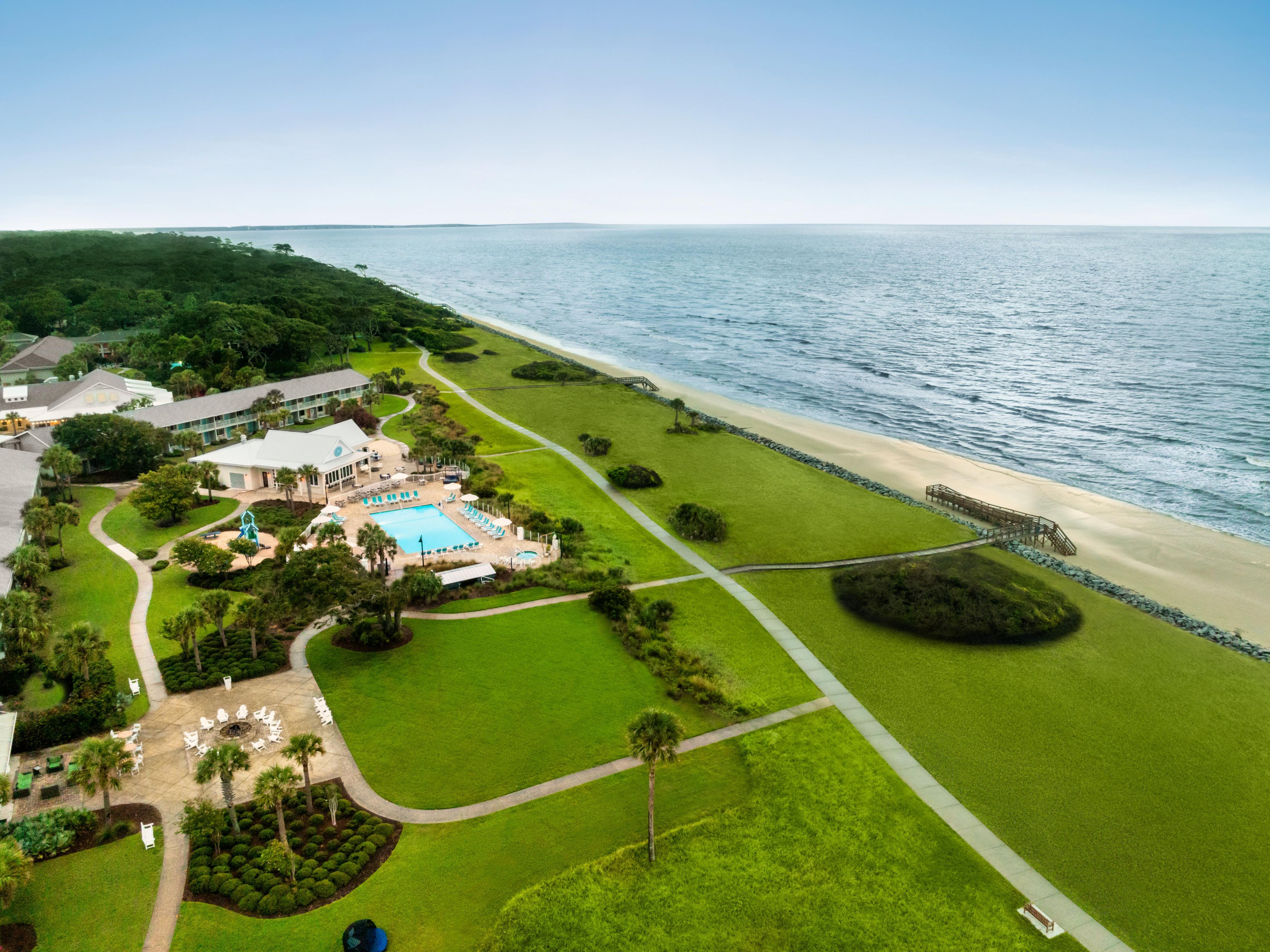 Step out to the soothing sounds of the Atlantic. Our resort offers direct beach access for sunbathing, swimming, and unforgettable sunrises. Embrace the tranquil atmosphere or explore exciting water sports available nearby for an adventurous experience. Start your morning with a sunrise stroll or an invigorating swim. 