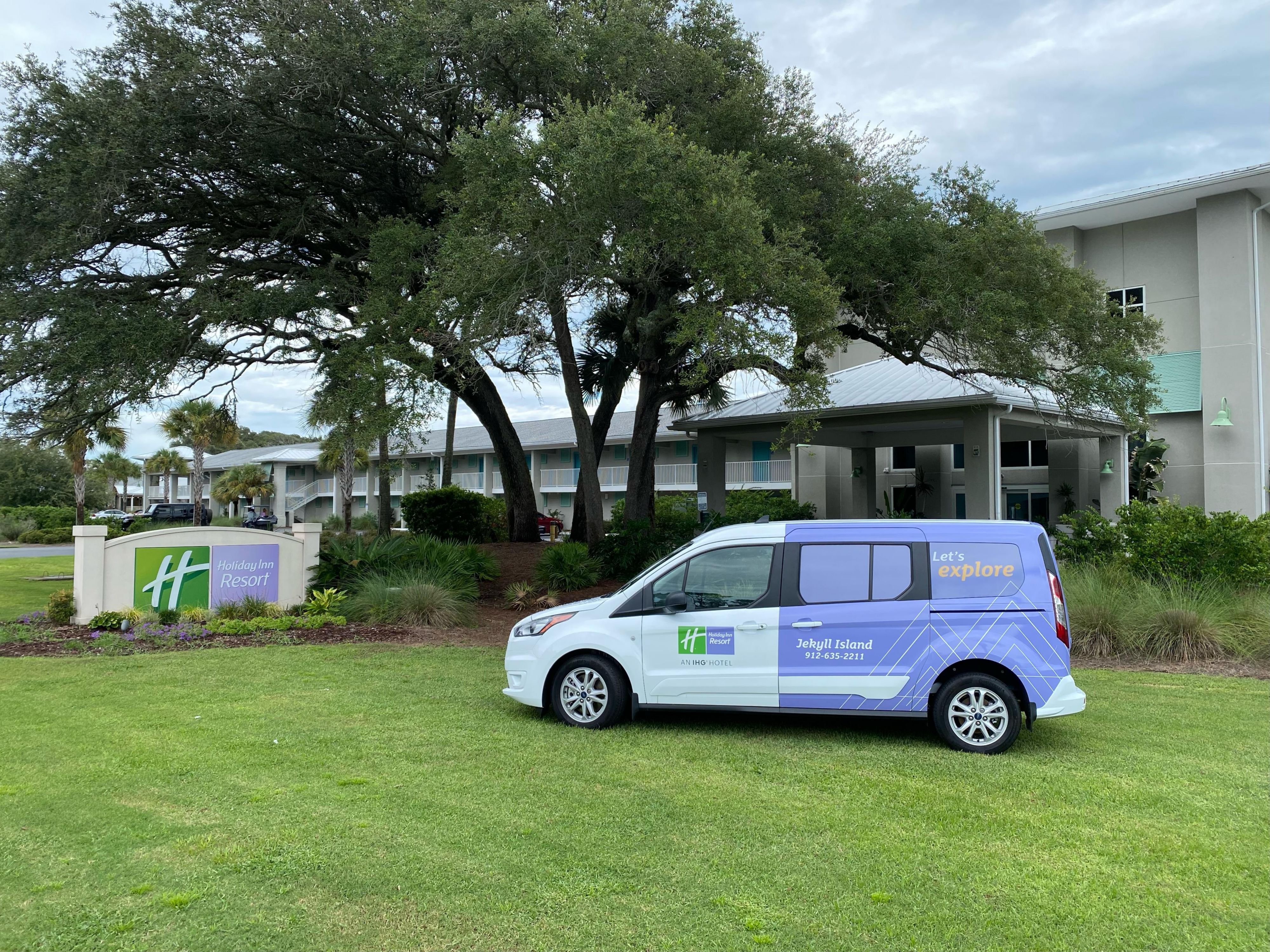 Enjoy our complimentary local area shuttle to anywhere on Jekyll Island while staying with us. Inquire at the Front Desk for more details about this service!  