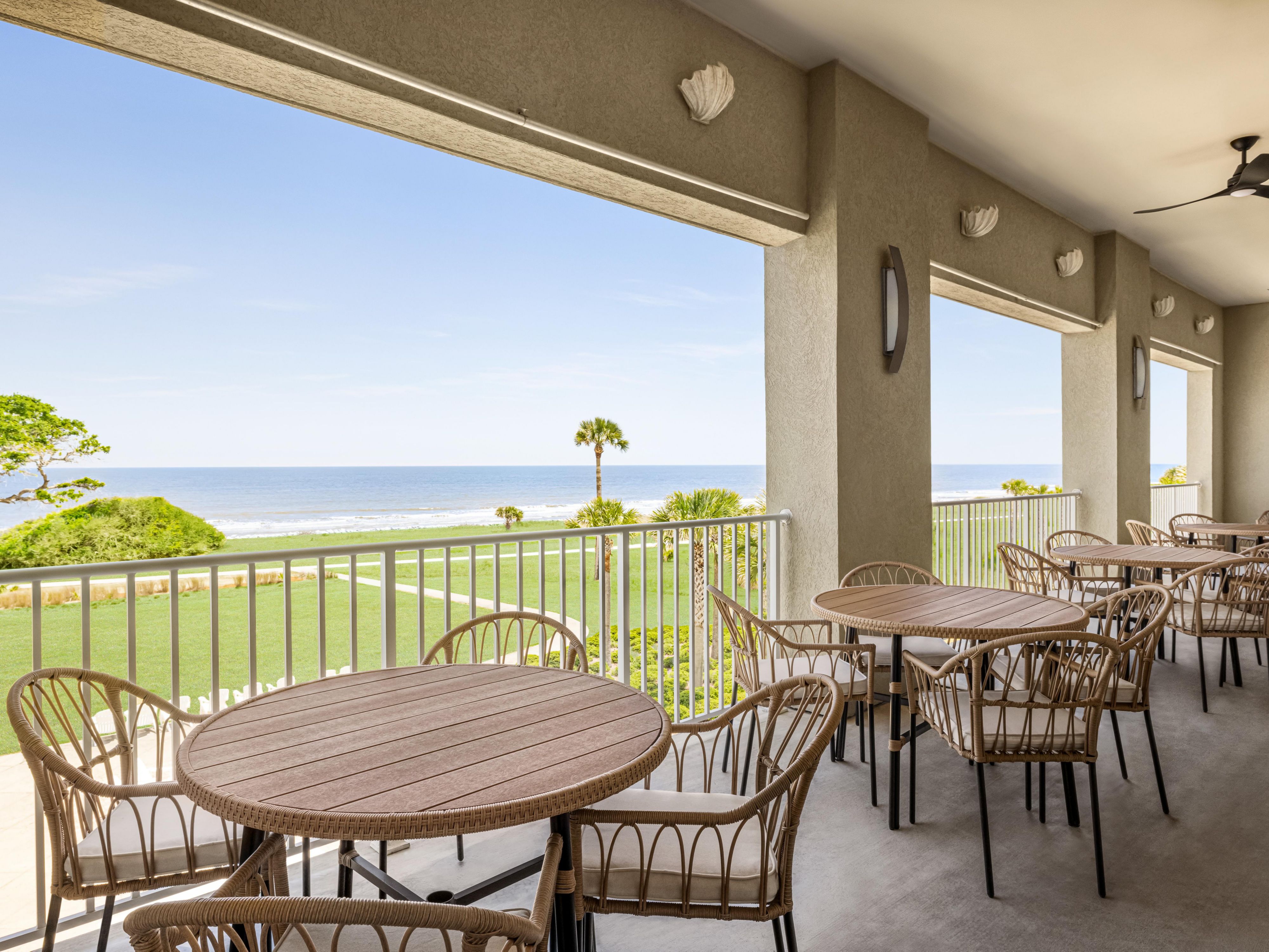 Start your day at NorthShore Coffee with premium Caribou Coffee and specialty drinks, served daily from 6:30am to 10:30am. Enjoy a perfectly brewed cup as you embrace the morning sun and enhance your beachfront experience on Jekyll Island.