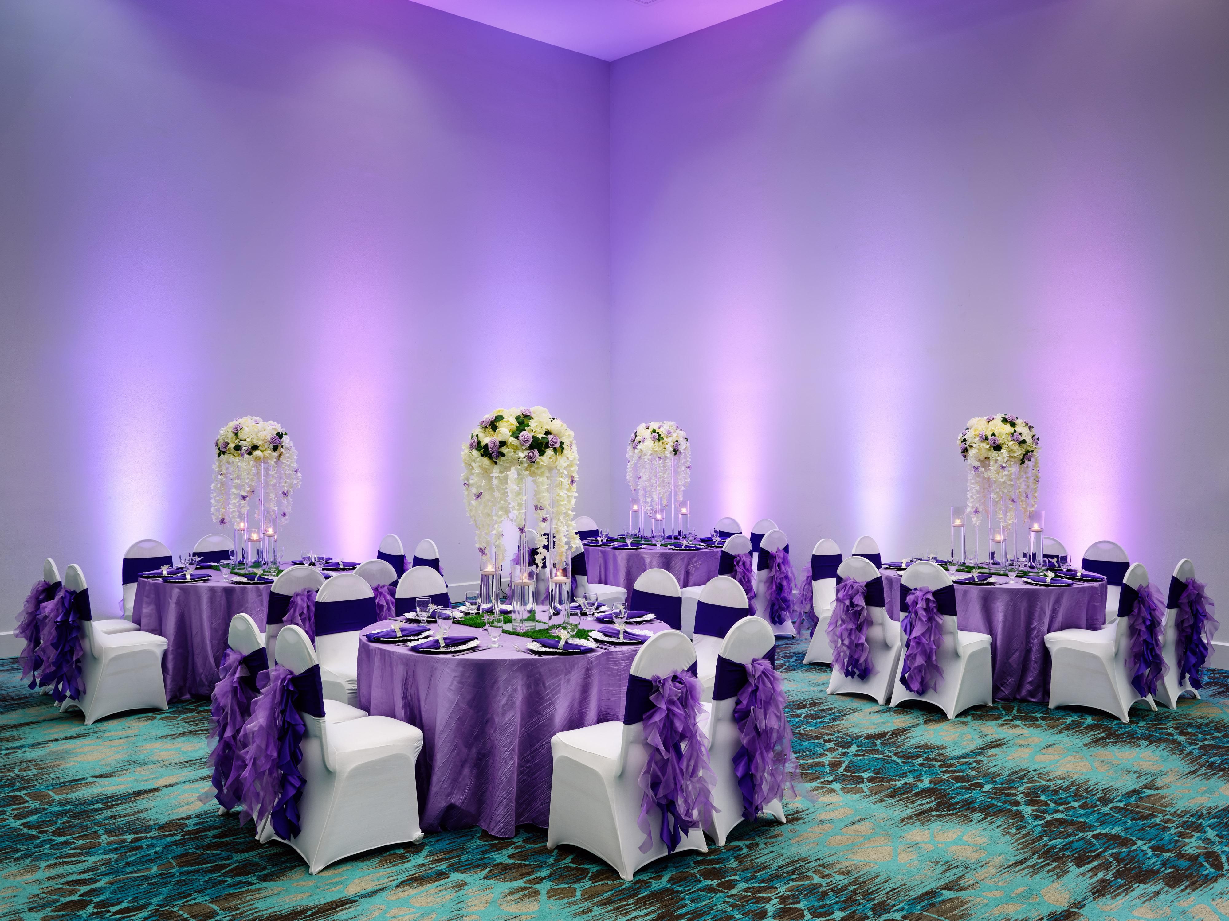 From business brainstorms to birthday bashes, our 30,000+ square feet of flexible event and meeting space is designed to impress. With room for up to 1,300 guests, in-house catering, and expert planners, big ideas have plenty of space to shine.