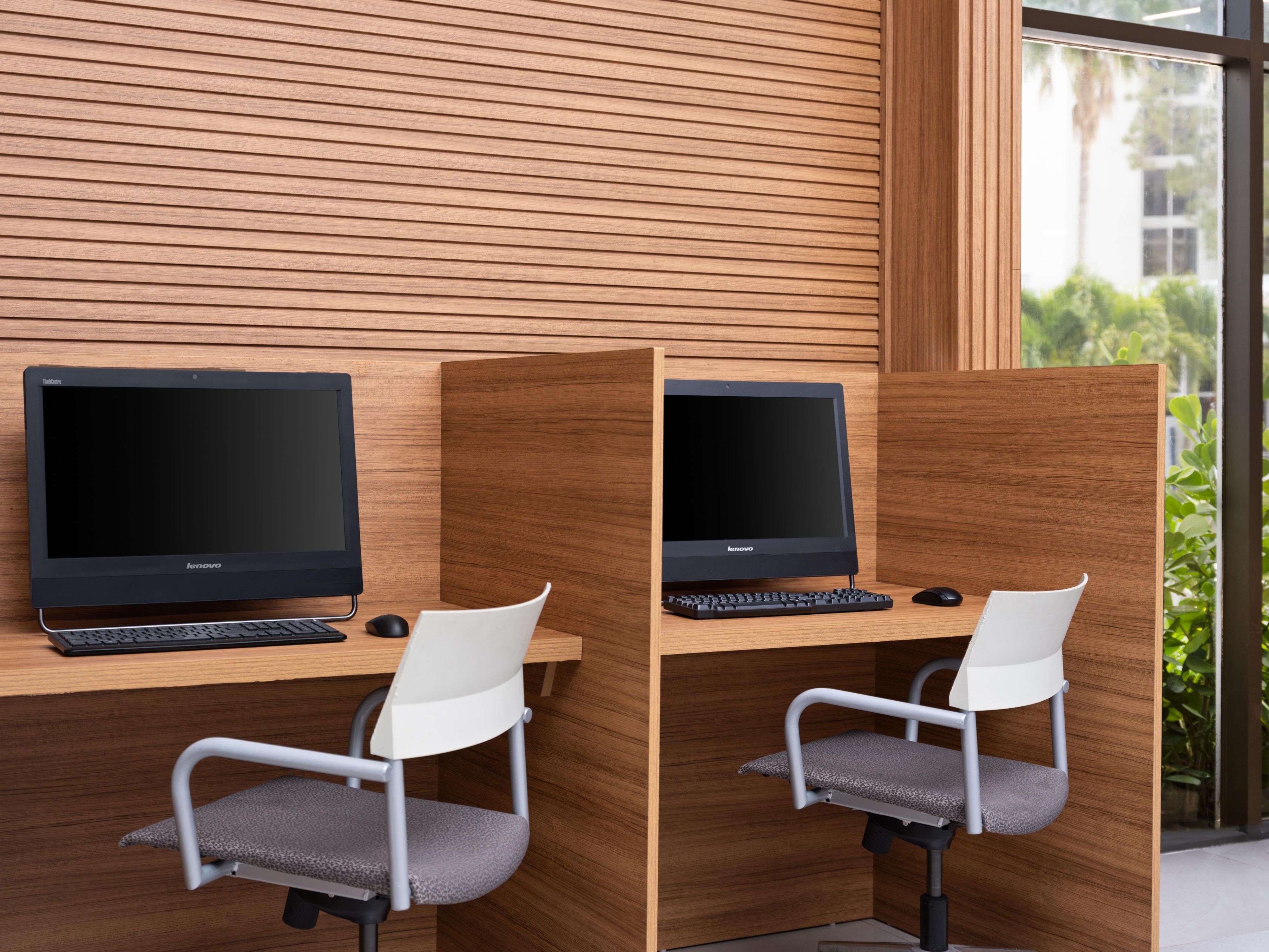 Business center Holiday Inn Resorts.