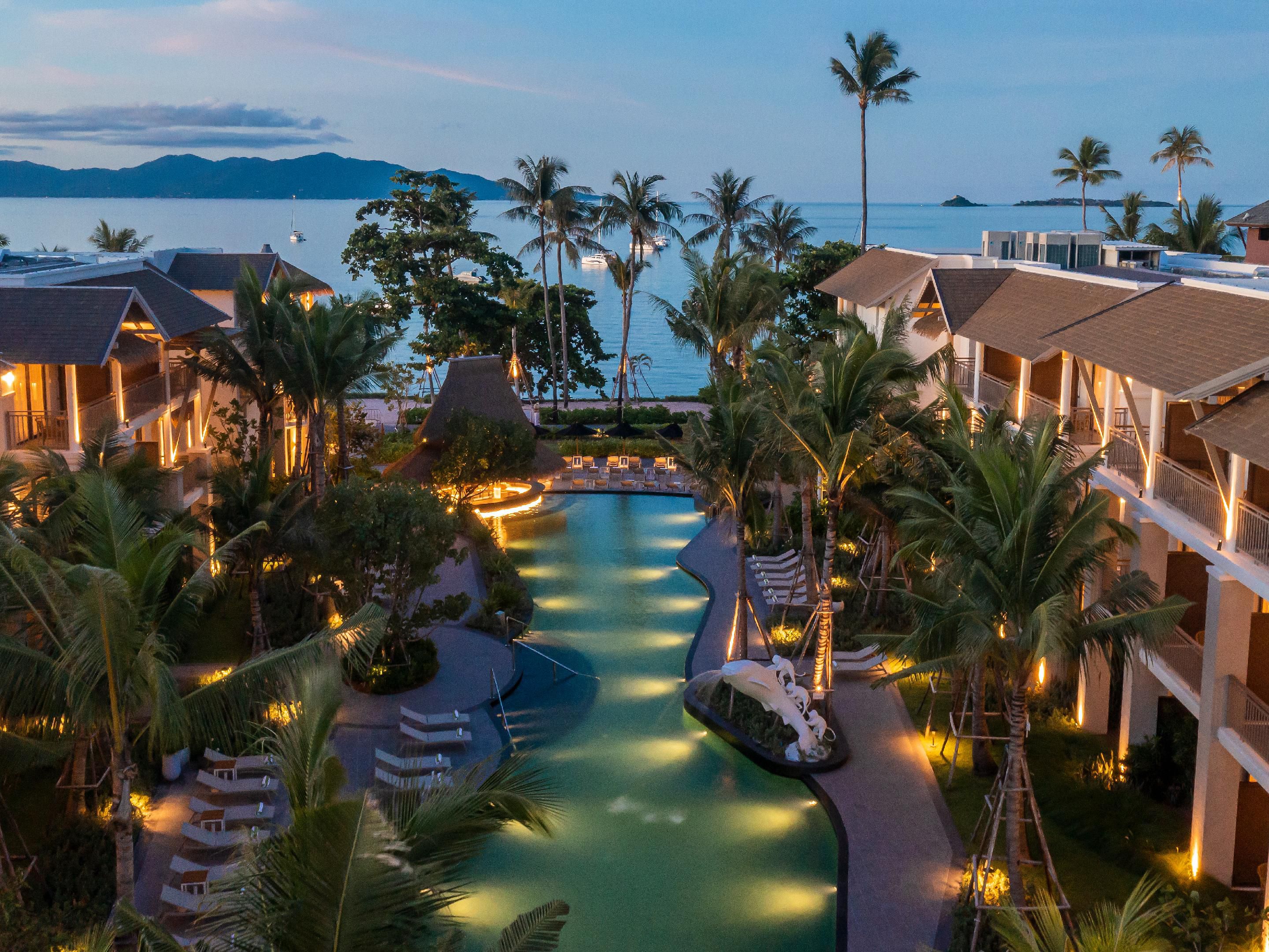 استمتع بمشروبات مجانية ودي جي مباشر وعرض للألعاب النارية على شاطئ بوفوت 2026. احتفل تحت سماء الليل مع عد تنازلي لا يُنسى في منتجع هوليداي إن ساموي في 31 ديسمبر من 10.30. مساءً إلى 2.00 صباحًا.