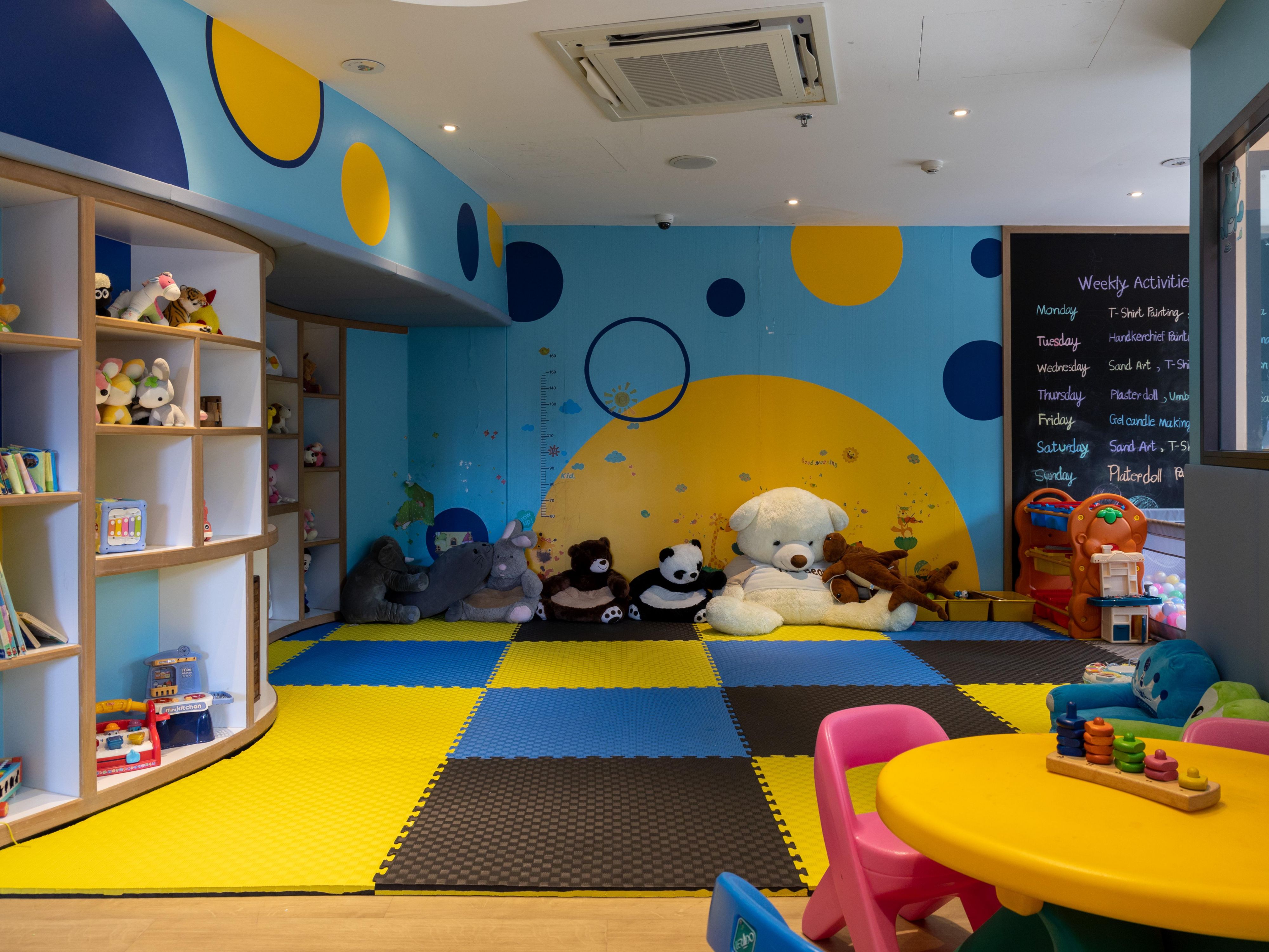 Dive into adventure at our expansive Kids’ Club, where laughter echoes amidst engaging activities. Splash in the saltwater pool or let the little ones enjoy the dedicated kids’ pool and outdoor playground. With our Kids Stay & Eat Free program, the excitement just keeps growing, making it a fun family getaway.