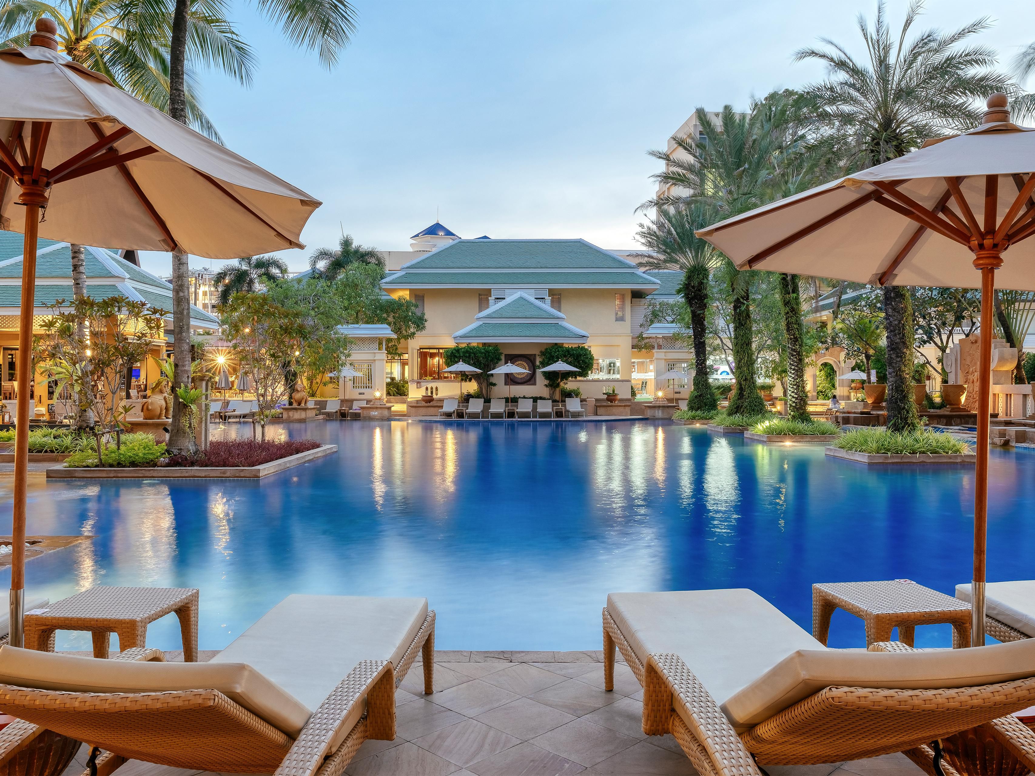 The Busakorn Wing has two additional swimming pools for the exclusive use of Busakorn guests. The largest is lagoon-style and fringed with frangipani trees, stone statues and lush foliage. Make sure to swim up to the pool bar where mixologists will whip you up a fruity cocktail.