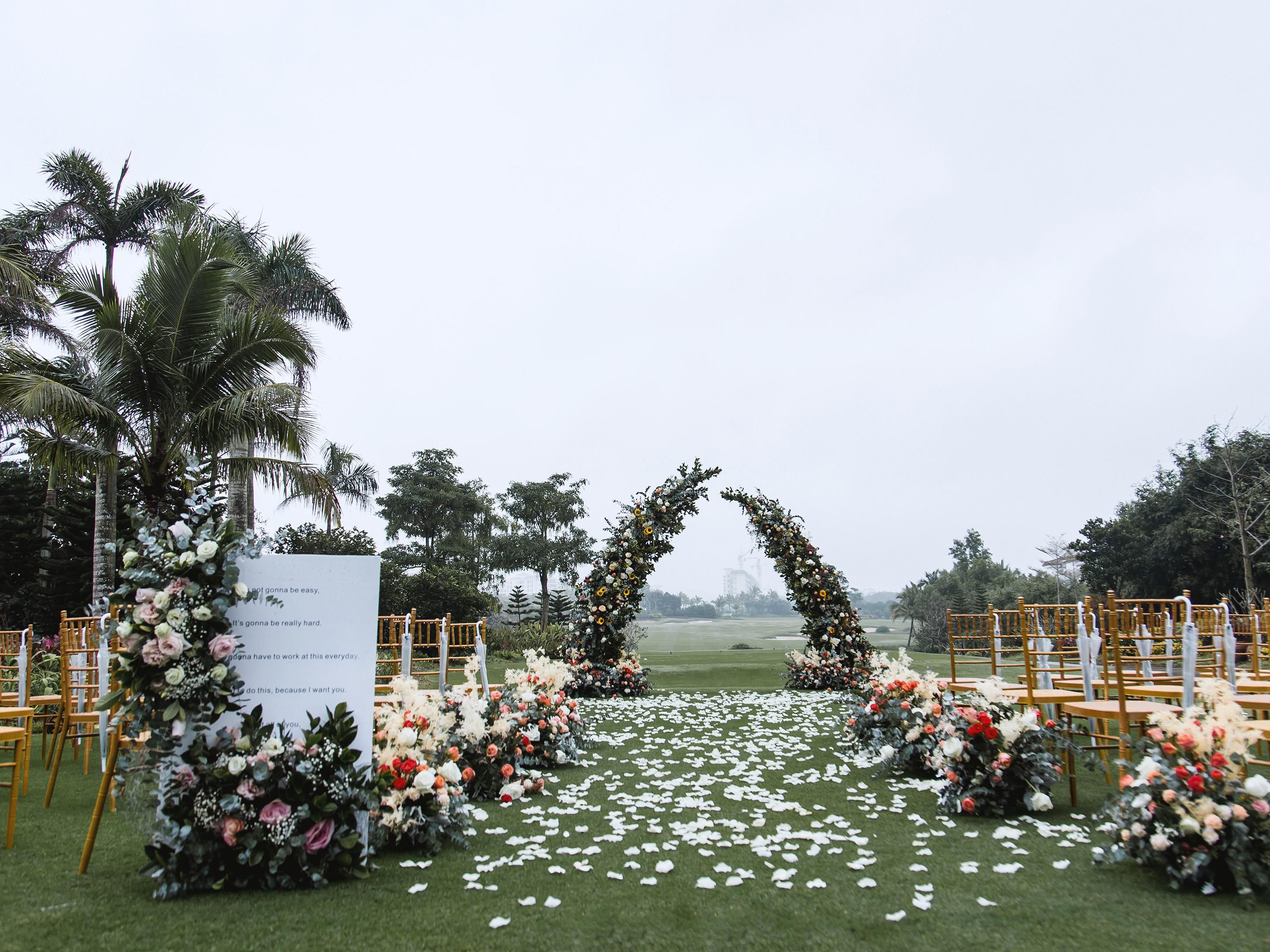 We will provide you with the most intimate service, fashion simple collection of warm and romantic professional service giving you a wonderful time as your dream event is realized.
