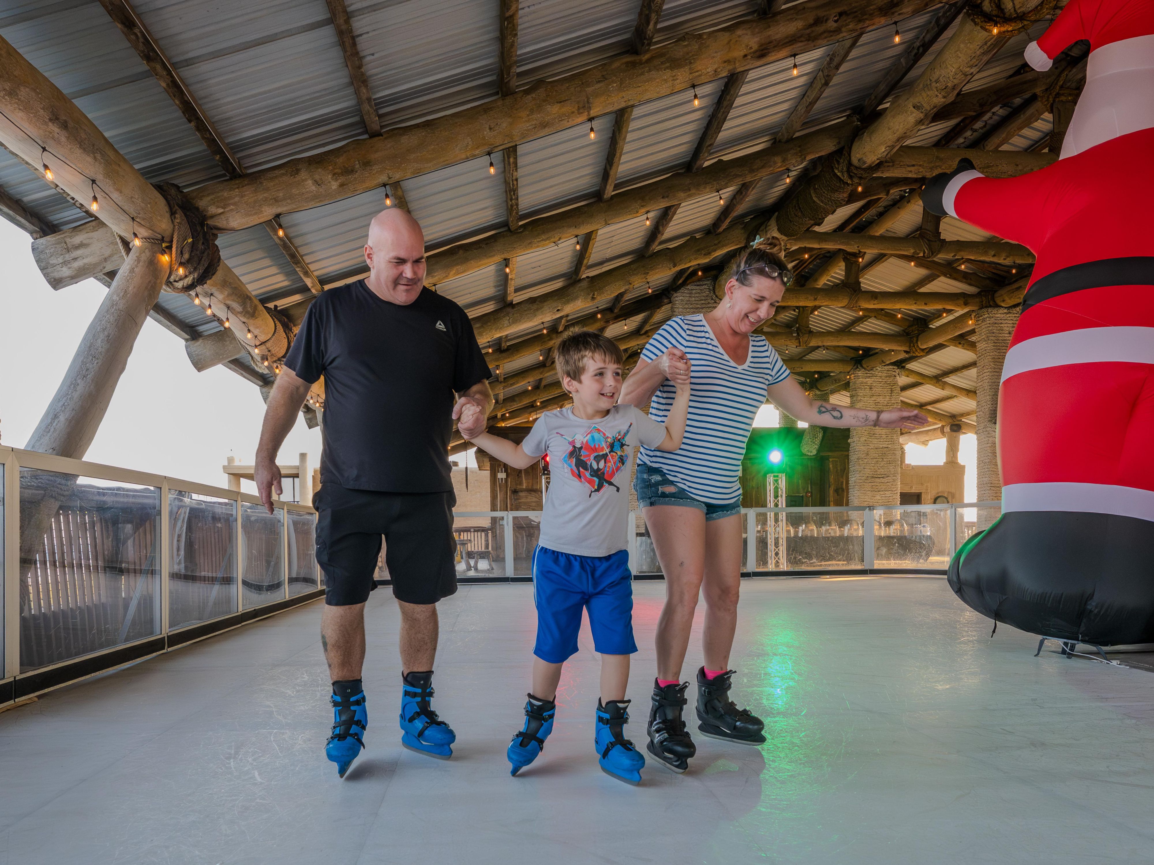To celebrate the holidays, the hotel will have an ice-skating rink from November 28 through January 15, 2026. Contact the hotel to find out more details. 