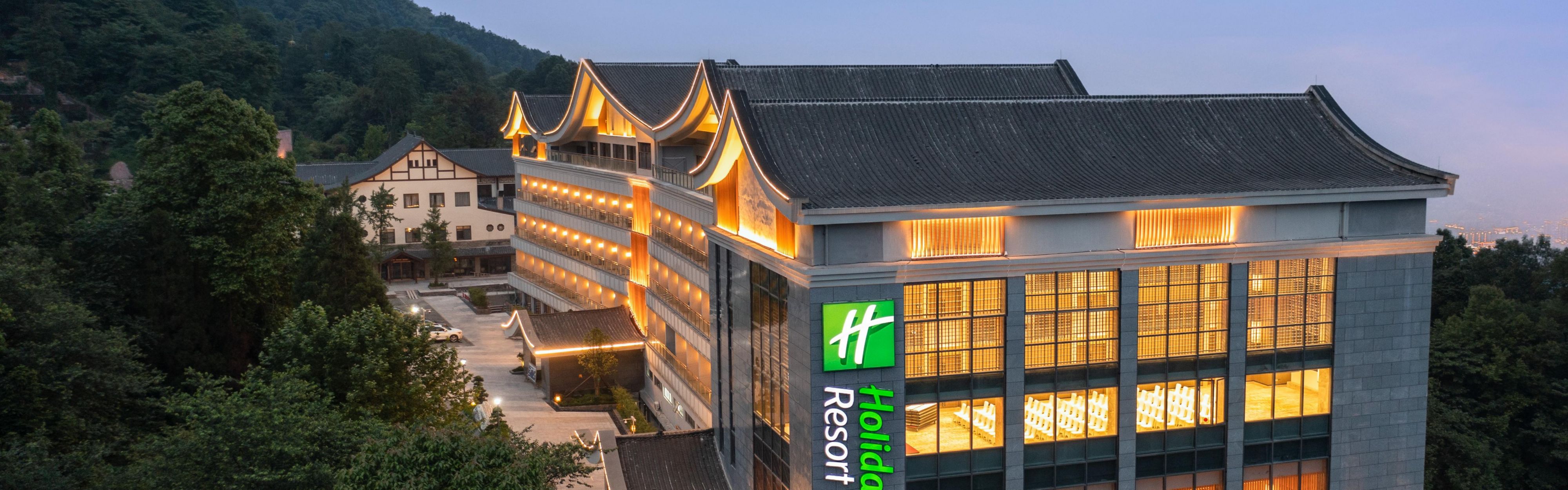 $hotelInfo.mediaDetails.welcomePhotos.primaryPhoto.caption}