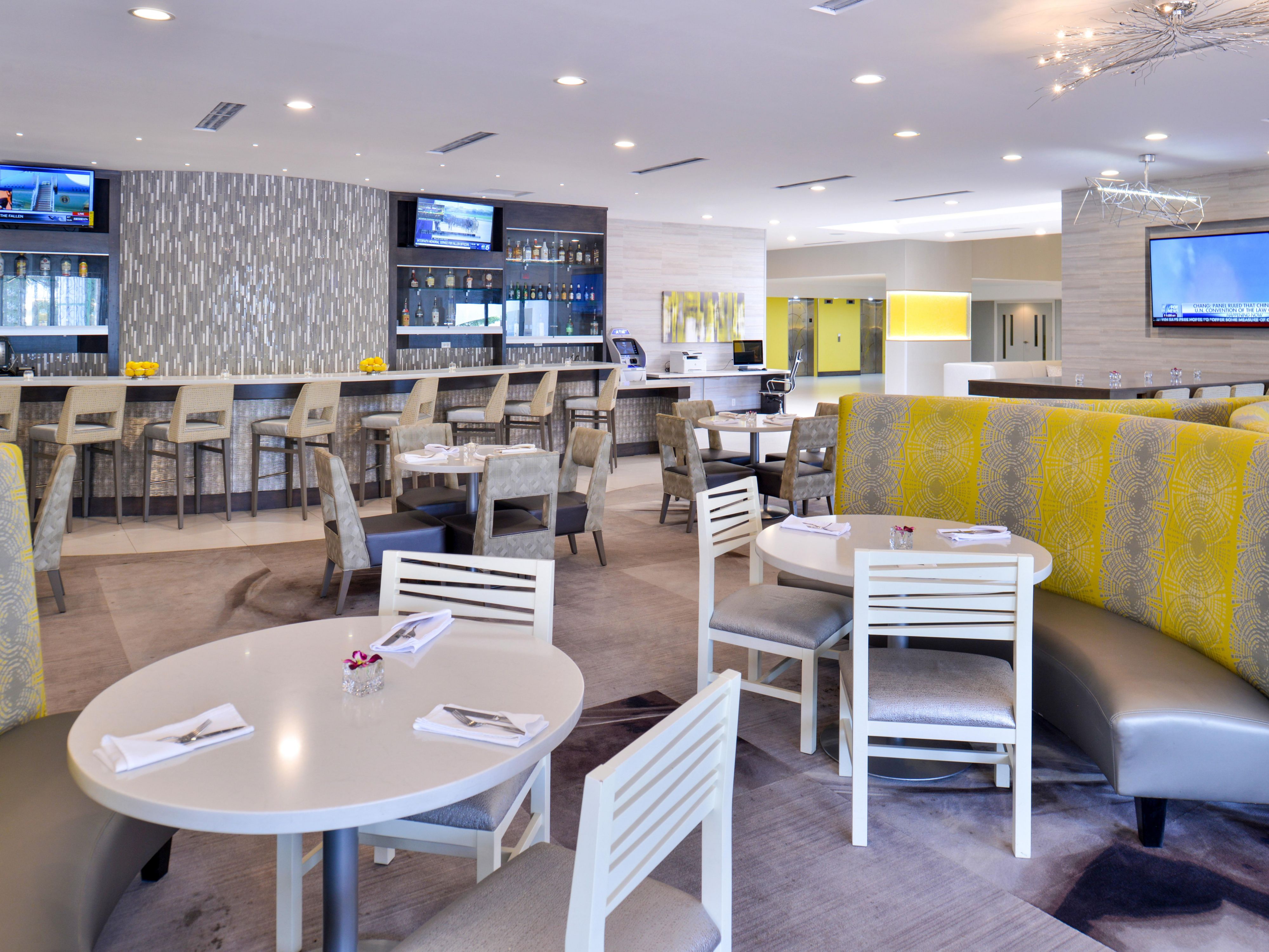 Savor a casual dining experience with local flair at our onsite restaurant, 1655 Bar & Grill, where kids under 12 eat free. Our Chefs craft every dish to perfection. Begin your day with a delicious breakfast featuring classic American favorites. Return for dinner to enjoy expertly prepared entrees, refreshing drinks, and warm hospitality. 