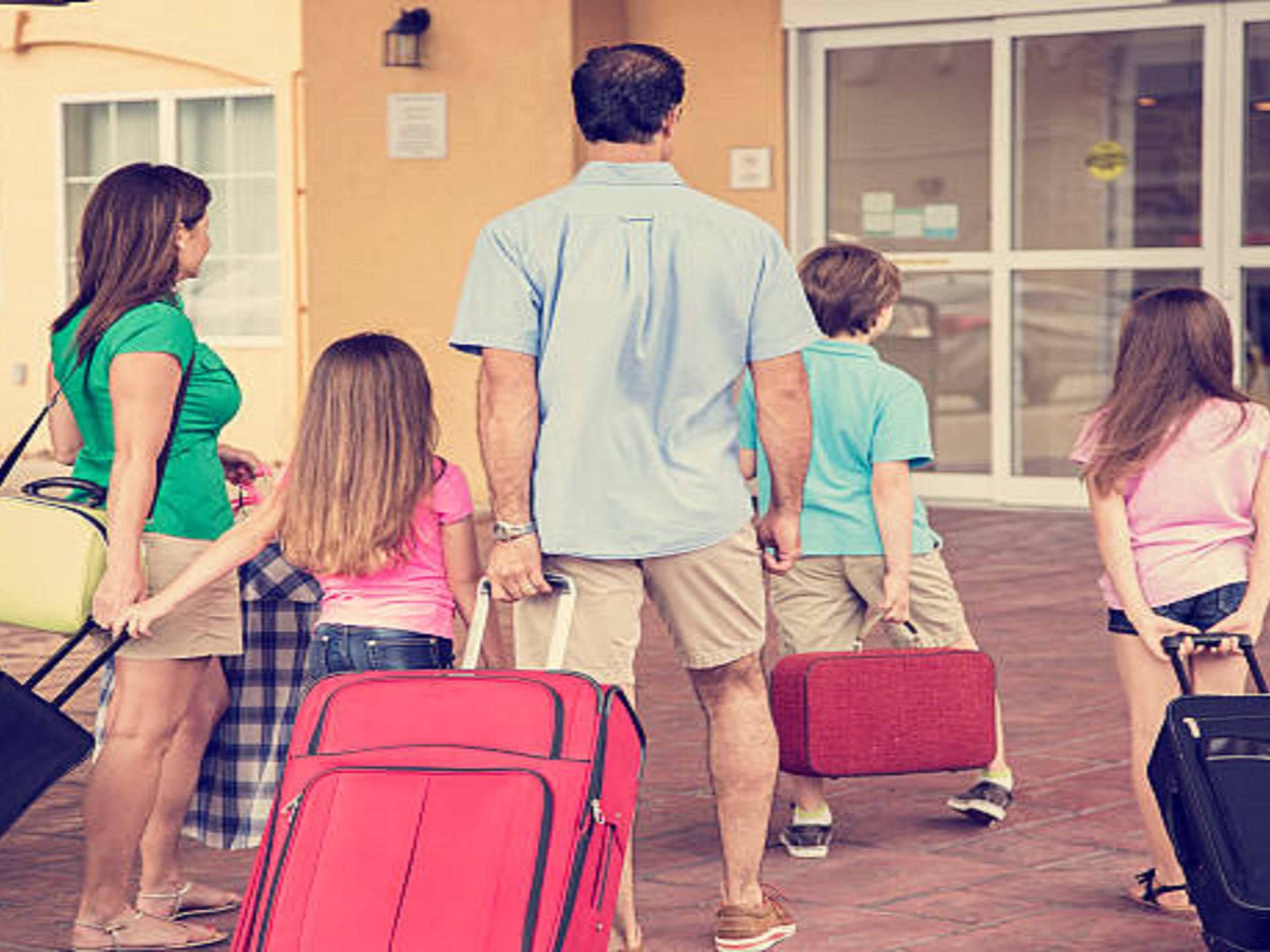 Maximize your travel convenience with our complimentary airport shuttle service, operating every day from 5:15am to 12:30am at Holiday Inn Vancouver Airport - Richmond.
Need airport transportation outside these hours? Simply call 1-888-831-3388. Book now to unlock stress-free transfers and start your journey hassle-free!