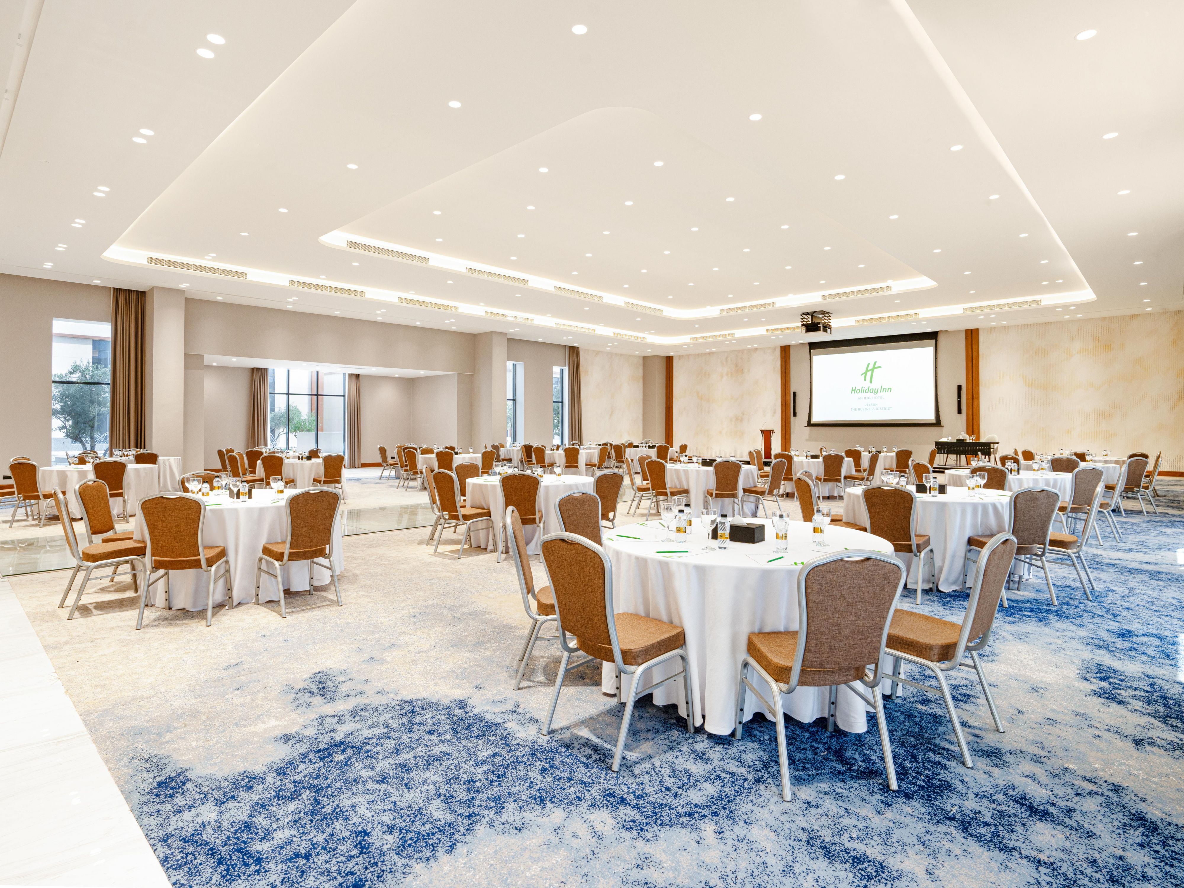 Expertly designed to cater every need, our hotel has two separate entrances. The main entrance access to the accommodation and leisure facilities. The second entrance allows access to the event venues: the banquet halls, a range of fully equipped and flexible meeting rooms, all with ample natural light, plus pre-function areas for coffee breaks