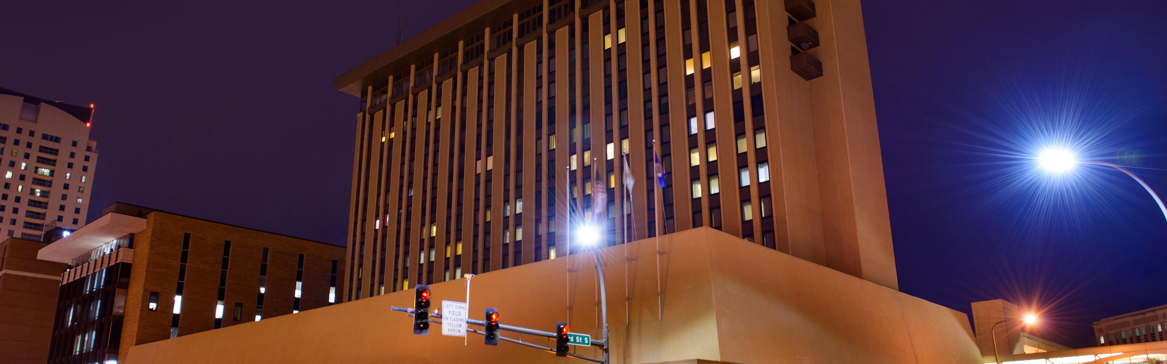 $hotelInfo.mediaDetails.welcomePhotos.primaryPhoto.caption}