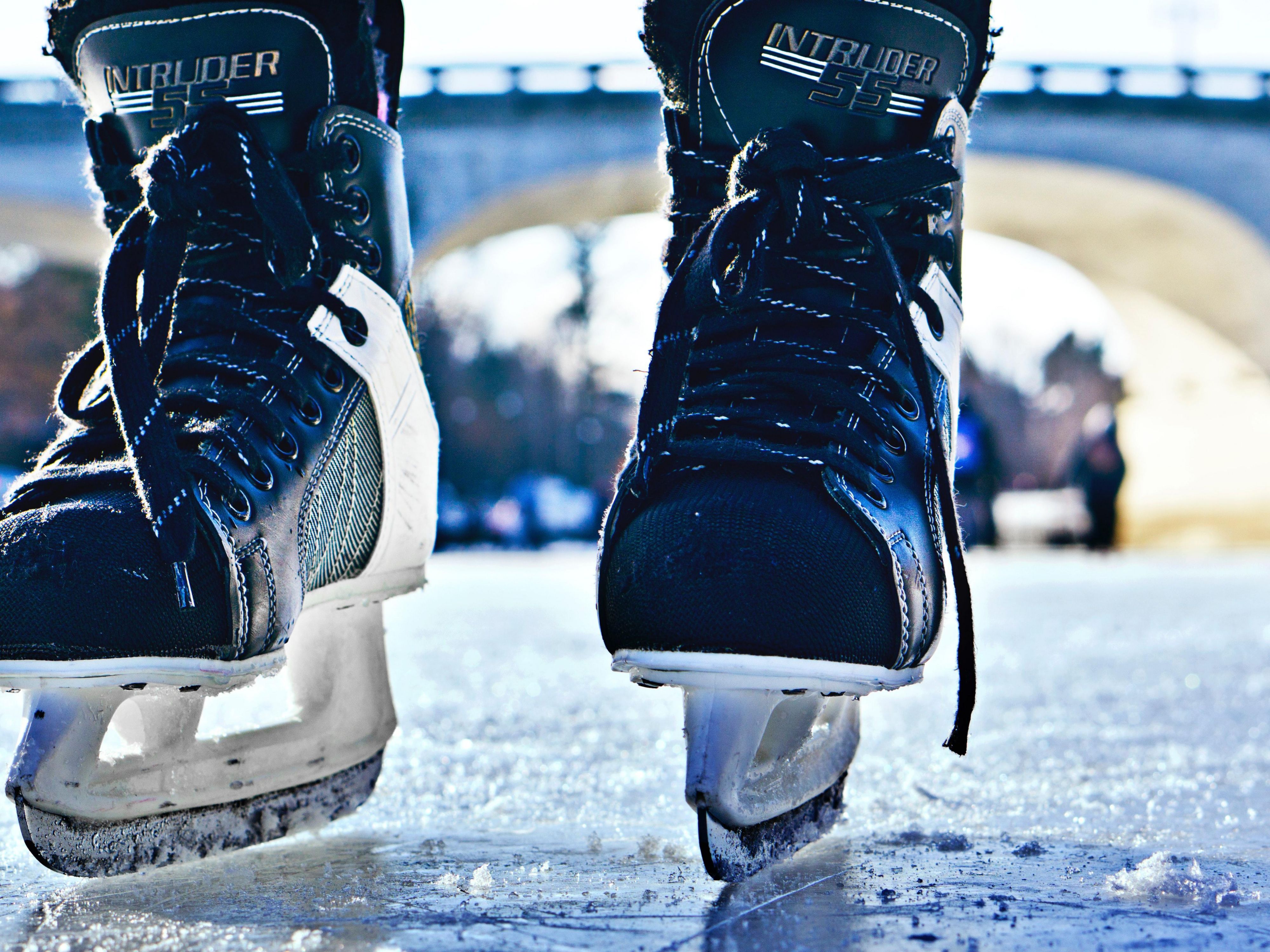 The Holiday Inn Rochester NY - Downtown is honored to host the Rochester Americans and their traveling opponents. Our hotel is just a five minute walk to the Arena. We offer discounted rates to hockey teams. We have a restaurant and pool on property making it convenient to relax after cheering on your favorite team at the rink! 