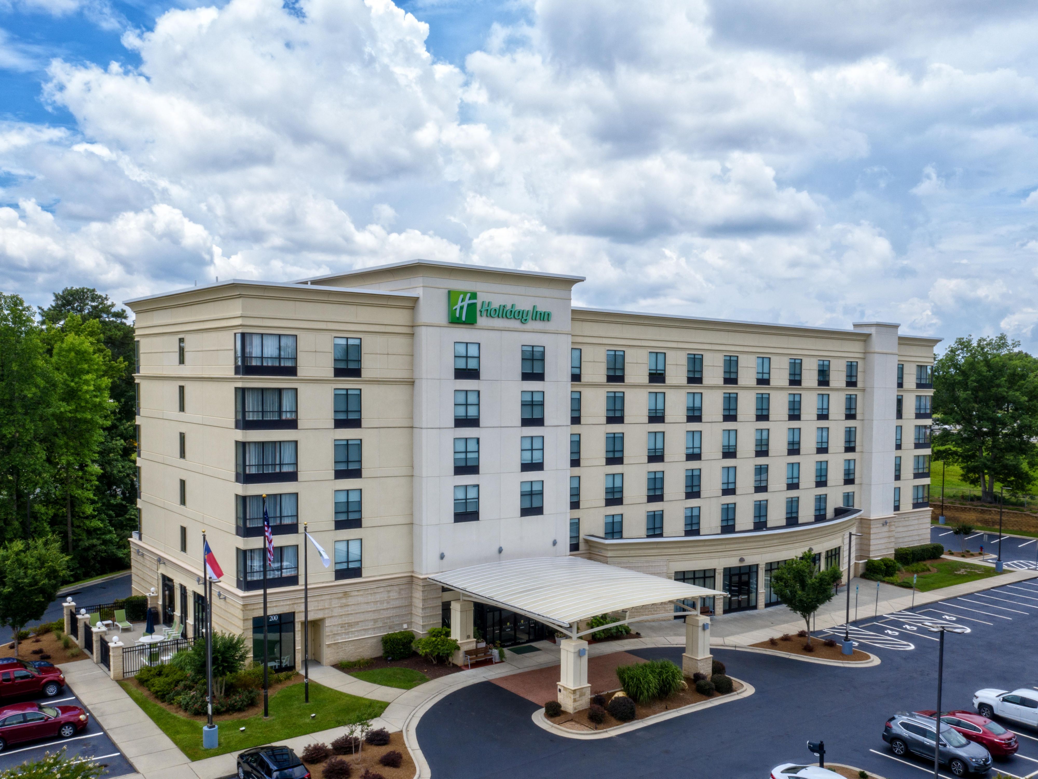 All guests get free parking at the Holiday Inn Rocky Mount. Whether it is your family’s car, RV, boat or you’re driving through with an 18-wheeler, this is the hotel for you. Call now to book!