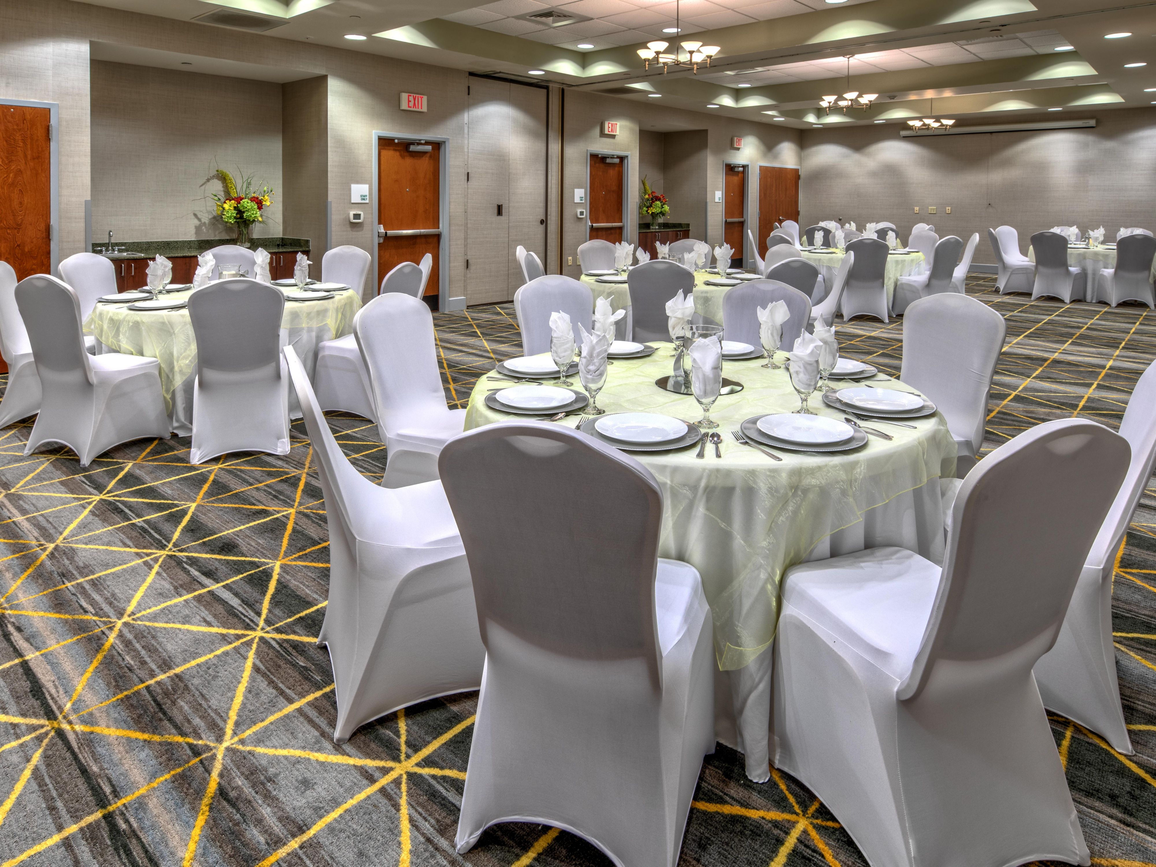 Host your next event in style. Our IHG Pivotal Meetings certified hotel offers renovated meeting rooms, expert catering, and professional planning services. With easy access to highways, nearby dining, and on-site amenities like high-speed Wi-Fi and full business support, we make it easy for you and your guests to meet, connect, and celebrate.