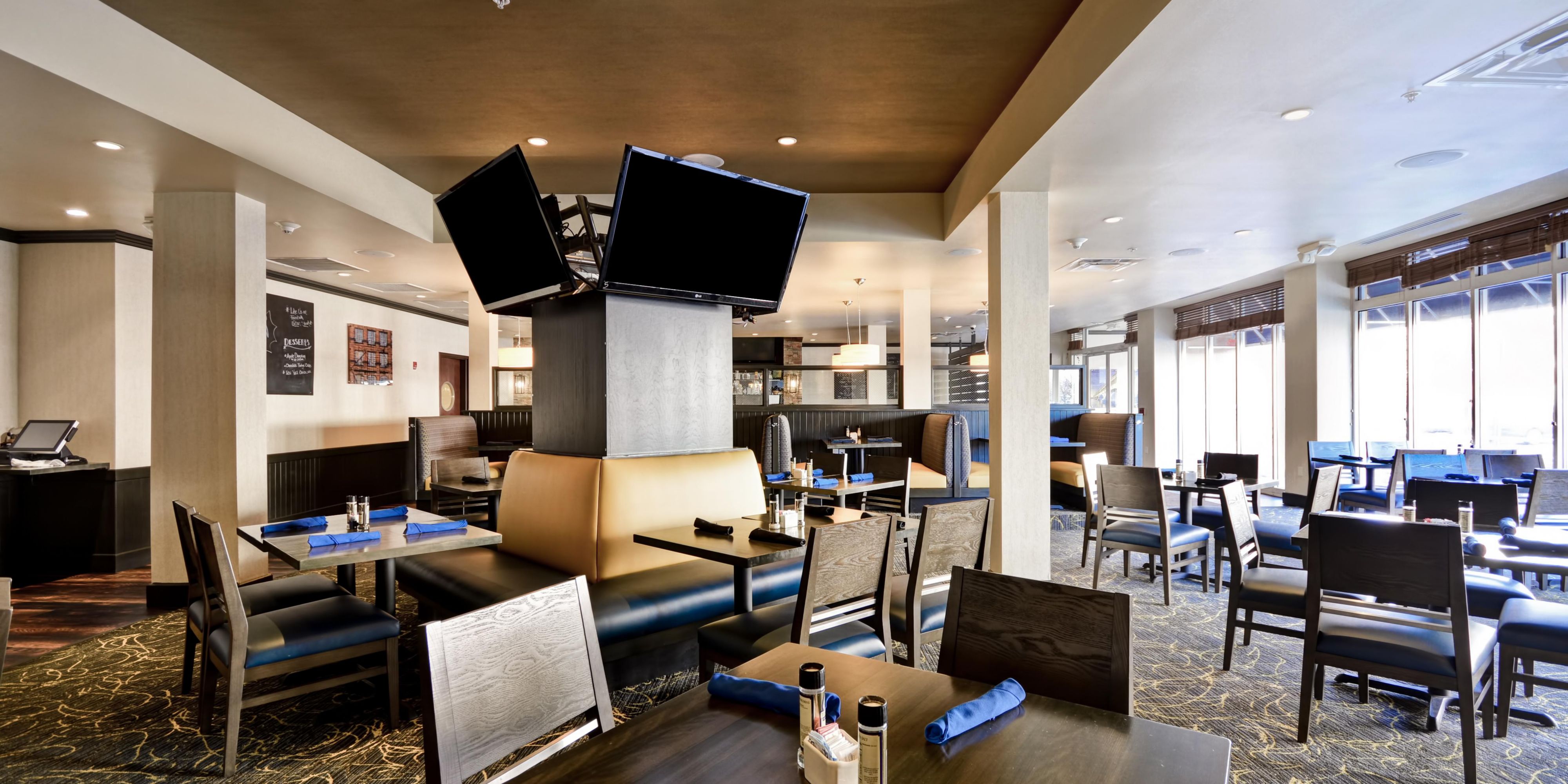 Detroit Airport Restaurants | Holiday Inn Detroit Metro Airport