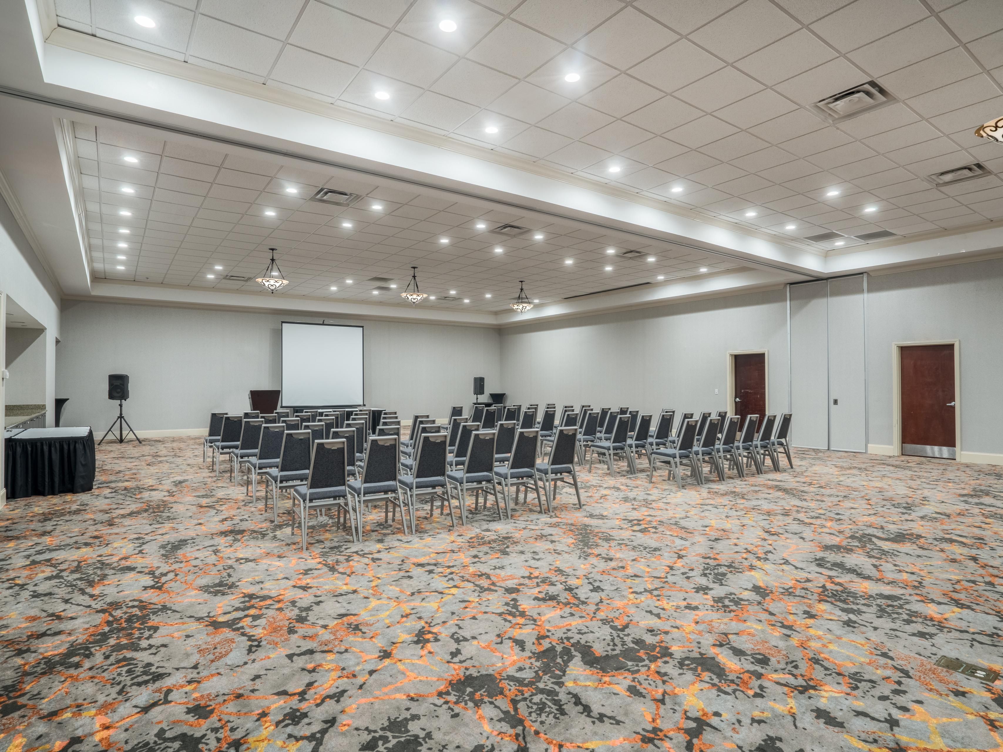 Um "balcão único" para todas as suas necessidades. Quartos recém-reformados com mais de 4100 pés quadrados para reuniões, equipe de bufê completo e banquetes. Podemos acomodar de 3 a 300 pessoas para reuniões corporativas, eventos sociais, reuniões familiares, casamentos, etc.