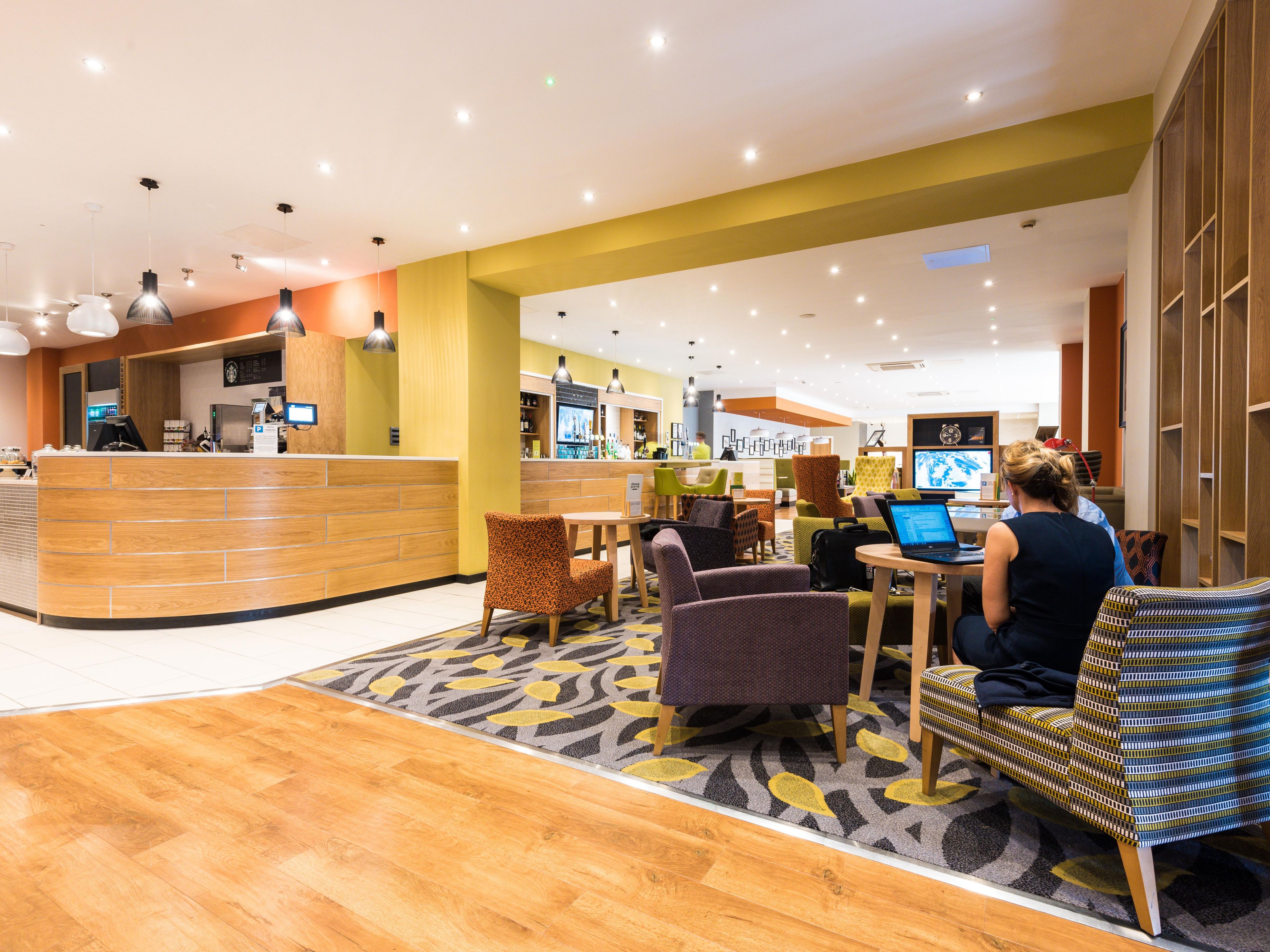 Relax and unwind in our Open Lobby, a multi-use space perfect for catching up with family & friends or meeting colleagues. Choose a bite to eat from the all day dining menu which offers a selection of light bites and tasty meals or grab a refreshing drink from the extensive drink's menu. Open 24 hours for residents. Non-residents are also welcome. 