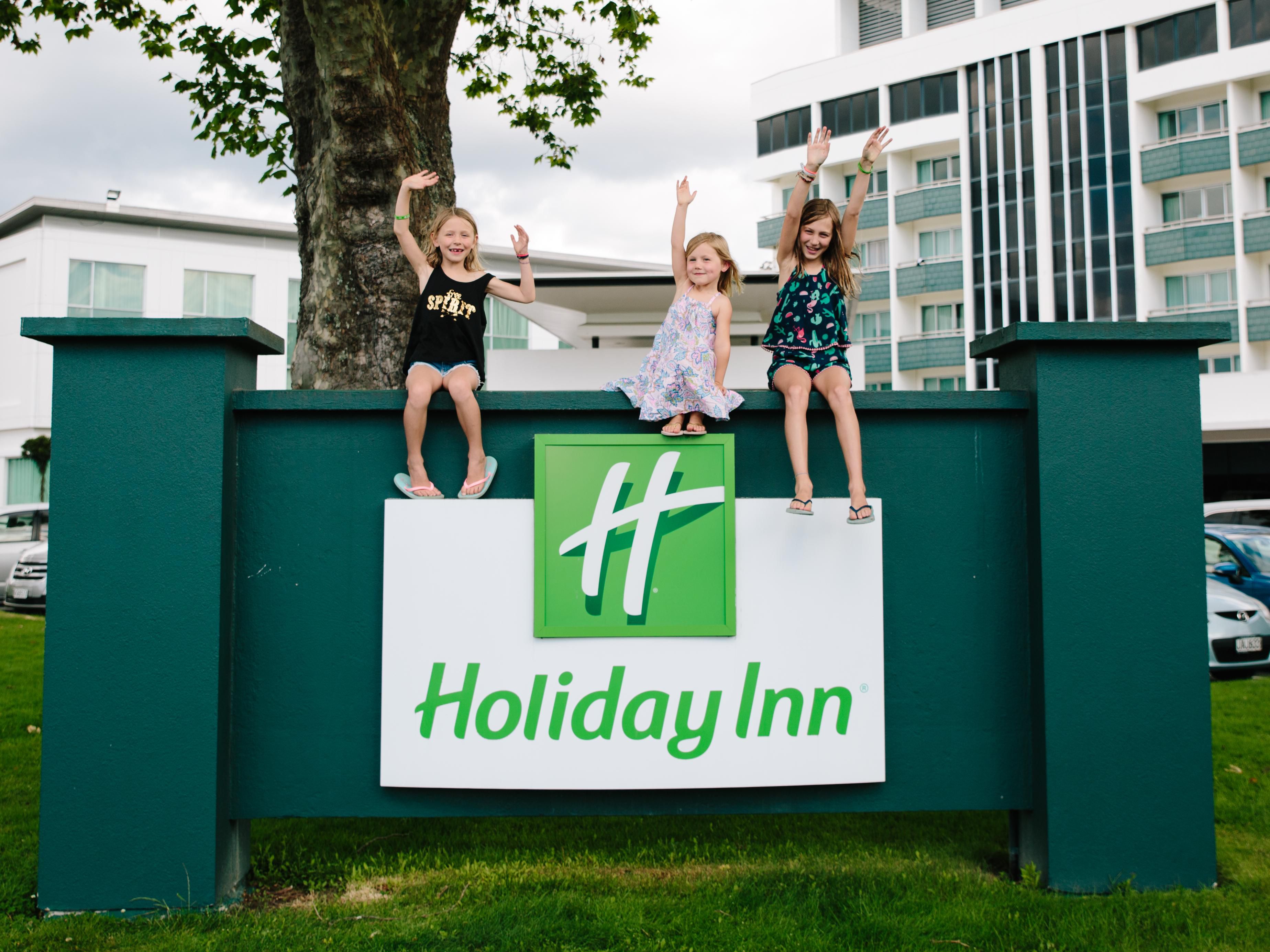 Lea and sister holiday inn 