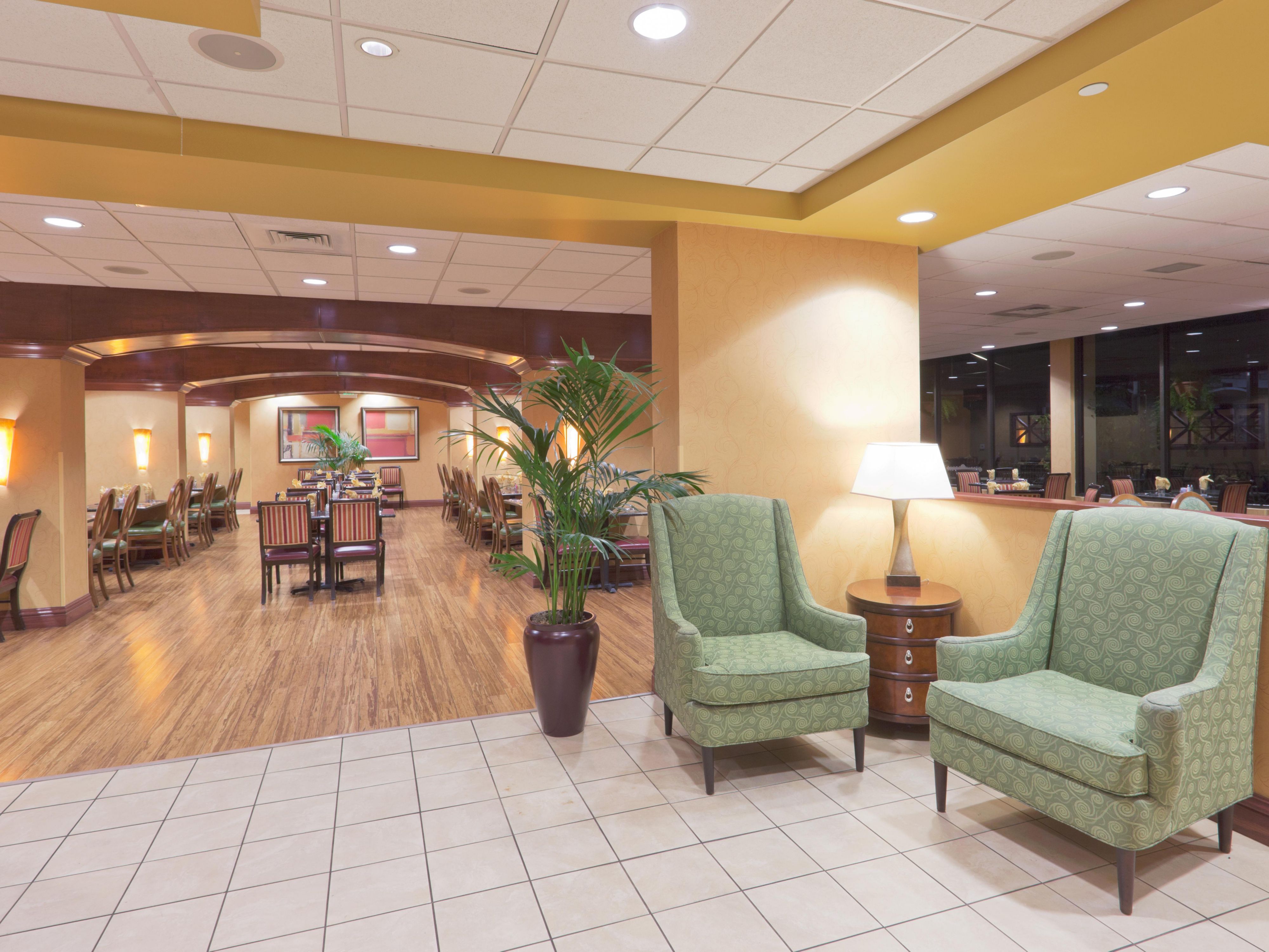 Savor delicious American cuisine at Cyprus Grille, our restaurant nestled in Old Sacramento. Begin your day with a delightful breakfast buffet featuring an array of scrumptious options. In the evening, gather with friends for cocktails or unwind on the outdoor patio, soaking in vibrant views of the historic downtown district.