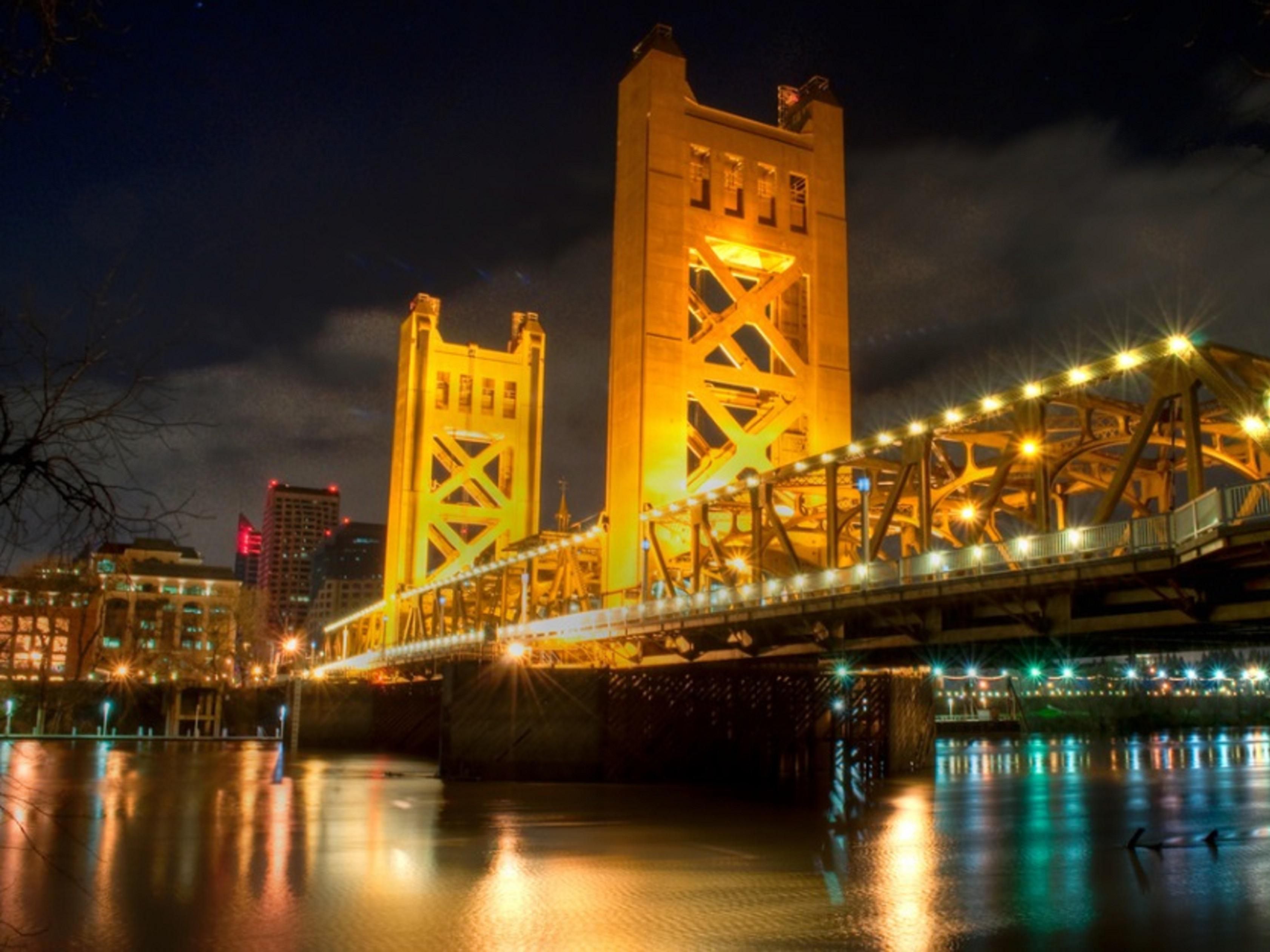 Enjoy a getaway at our downtown Sacramento hotel. We’re within walking distance of restaurants, shopping, performing arts, and top Sacramento attractions, including Golden 1 Center, home of the Sacramento Kings, DOCO - Downtown Commons, Old Sacramento Waterfront, SAFE Credit Union Convention Center, and the Crocker Art Museum.